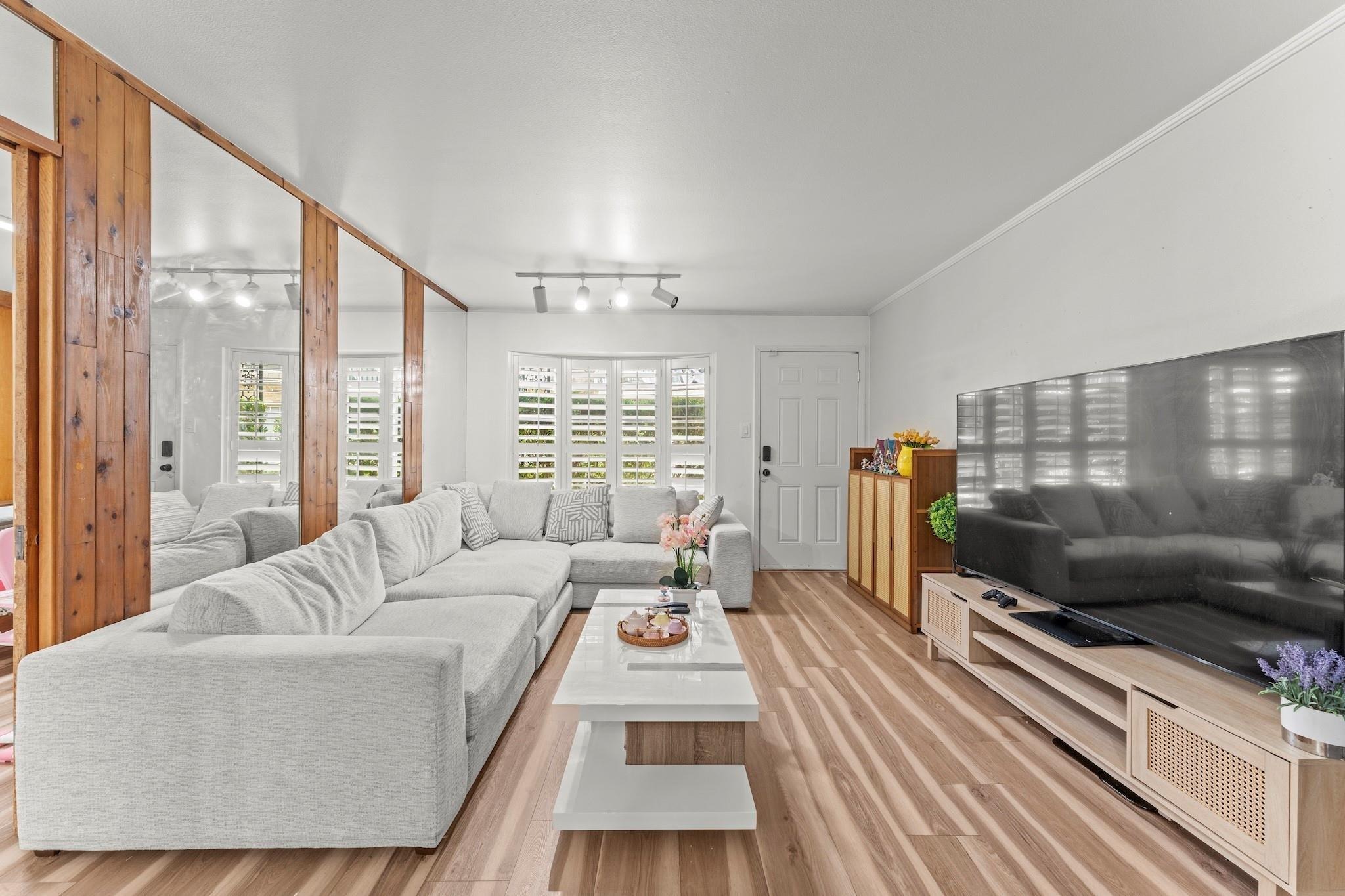 Marilee Ln, Houston, TX 77057