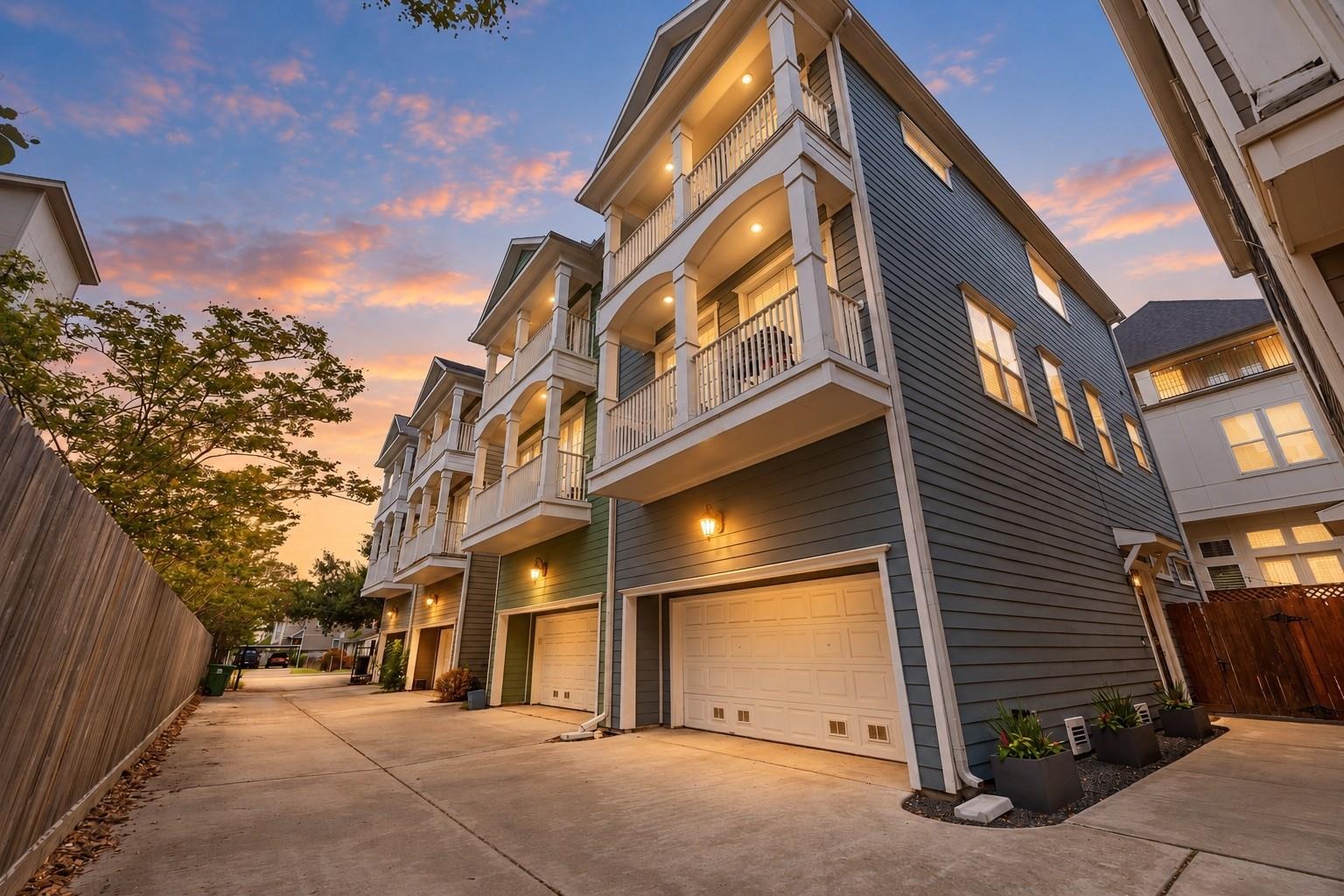24th St, Houston, TX 77008