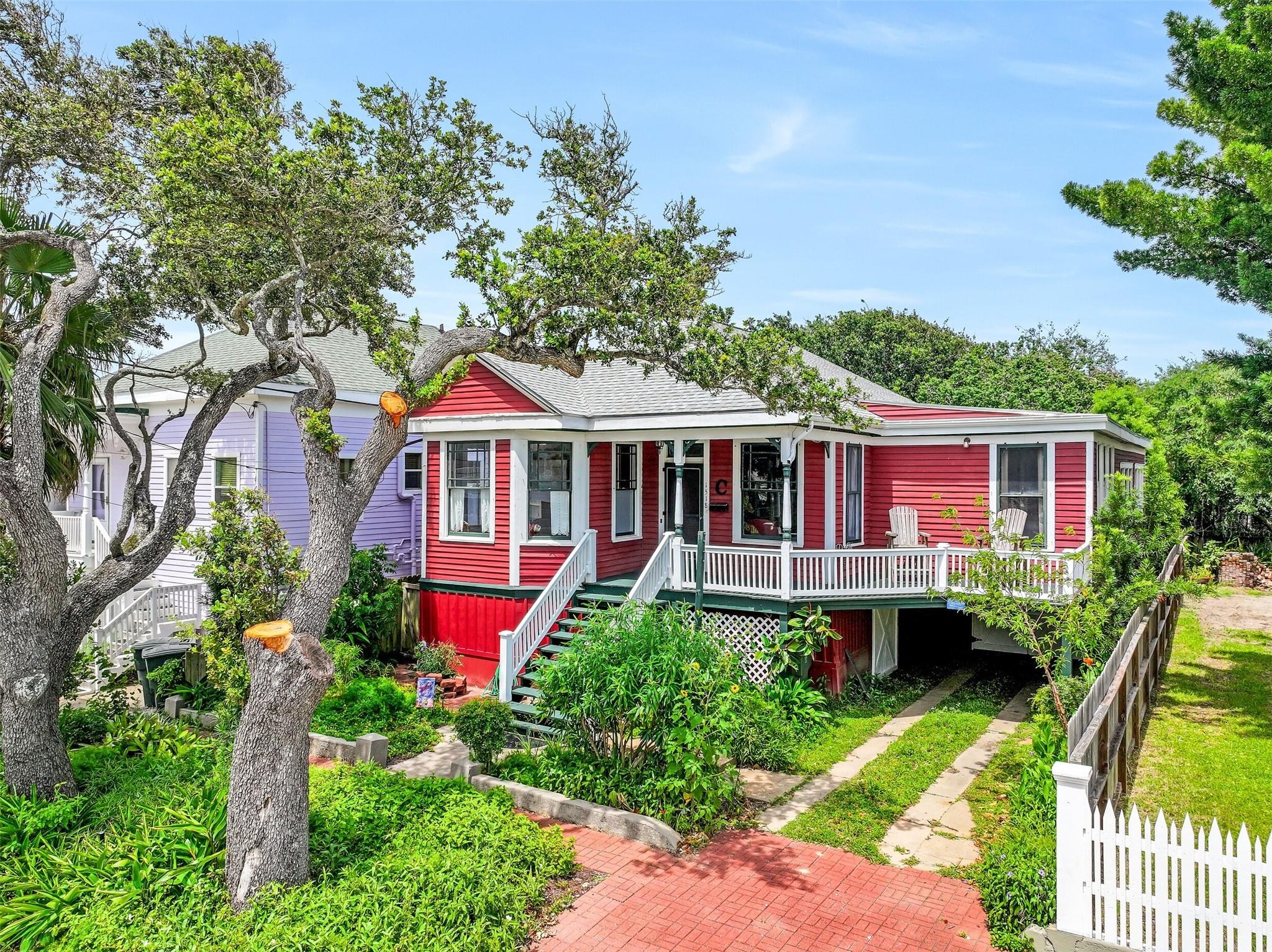 21st St, Galveston, TX 77550