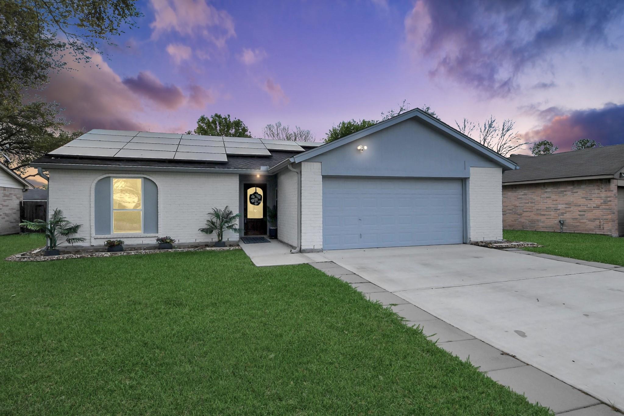 Hollow Canyon Dr, Sugar Land, TX 77498