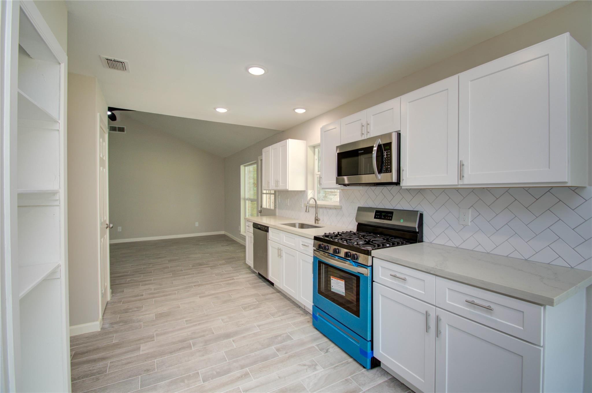 LA Roche Ln, Houston, TX 77036 #1