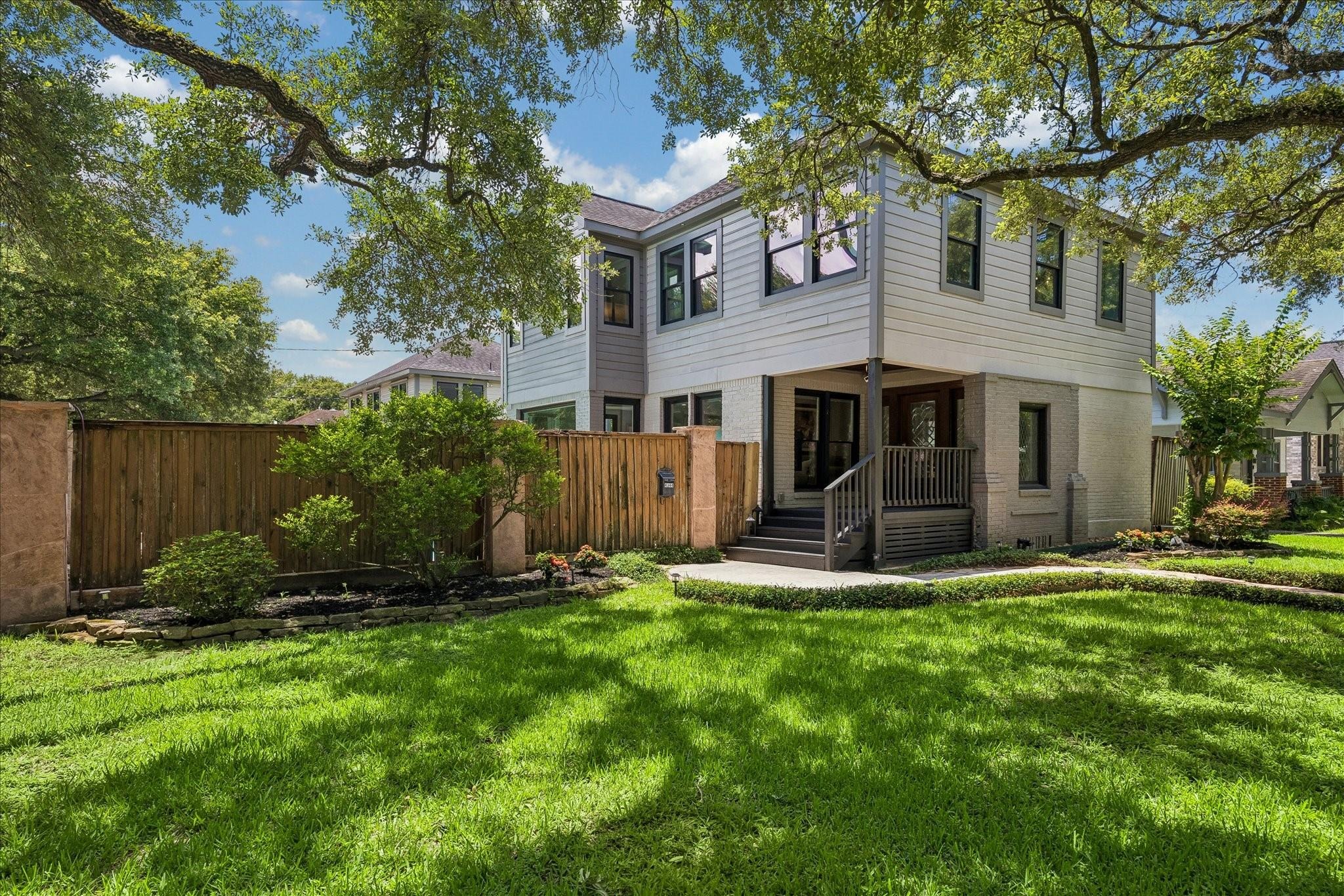 Clay St, Houston, TX 77023