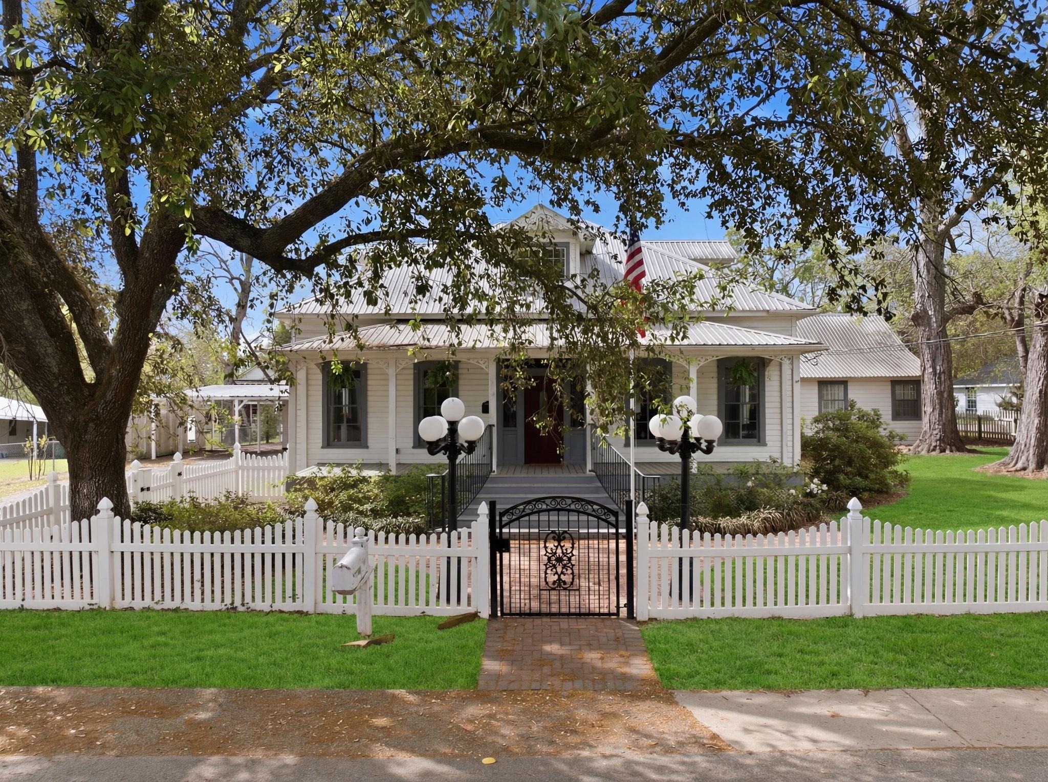 College St, Montgomery, TX 77356