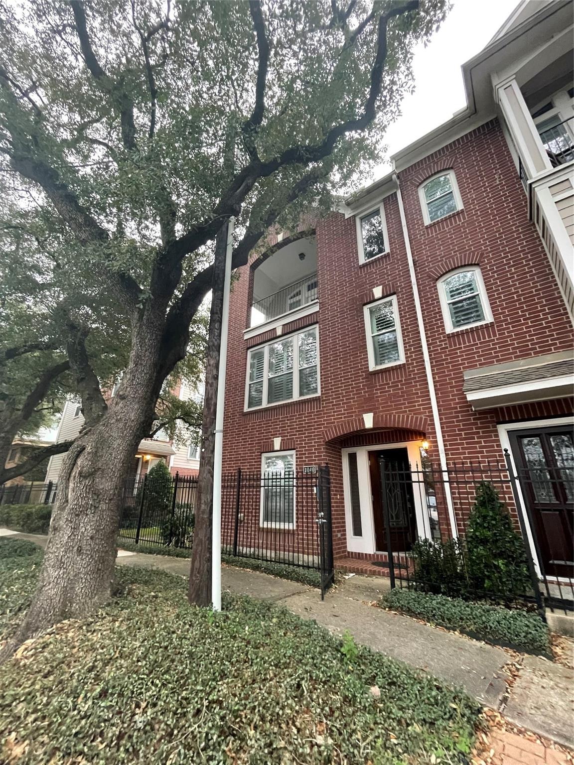 LA Rue St, Houston, TX 77019
