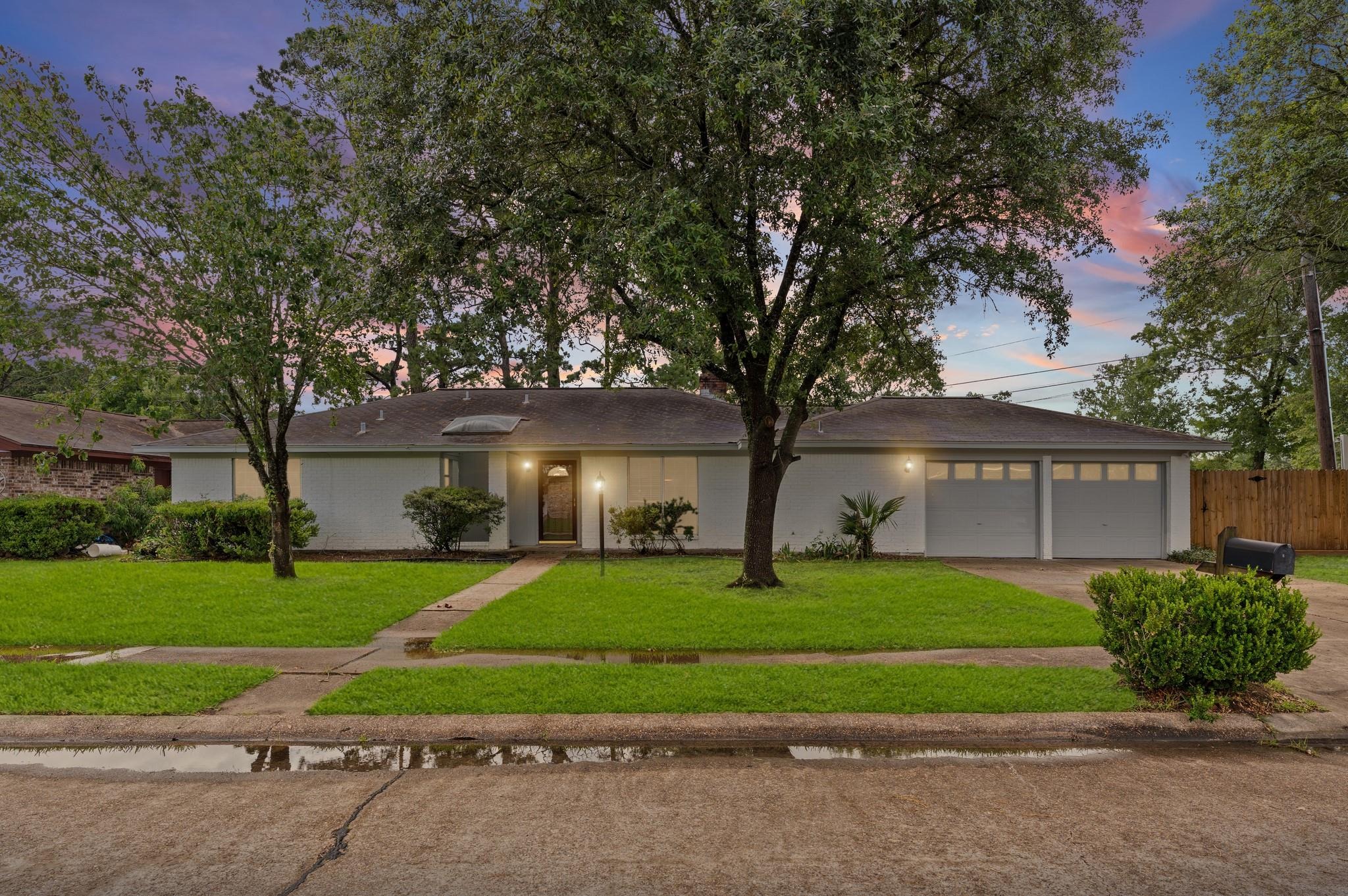 Queenswood St, Baytown, TX 77521