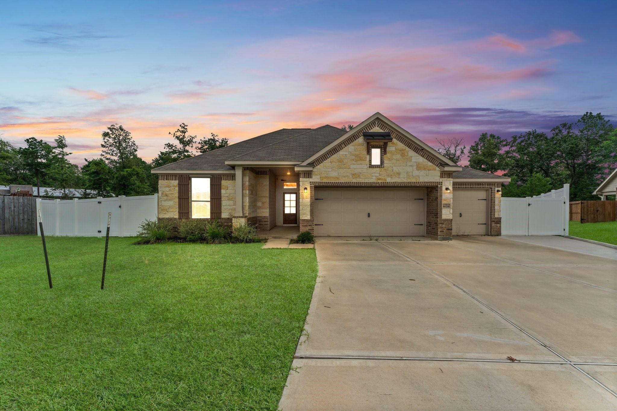 Hazel Place Dr, Conroe, TX 77303