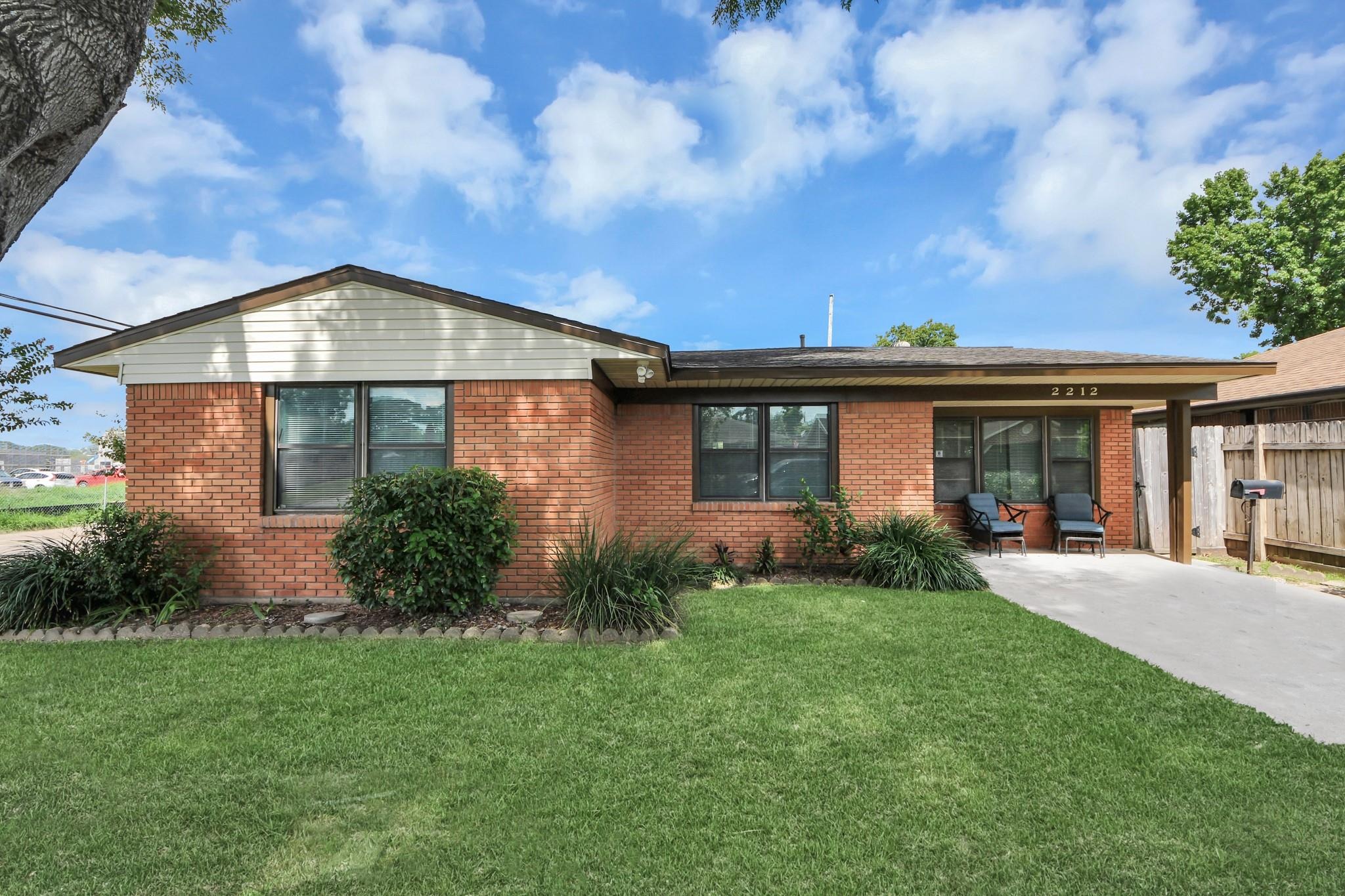 Raspberry Ln, Pasadena, TX 77502