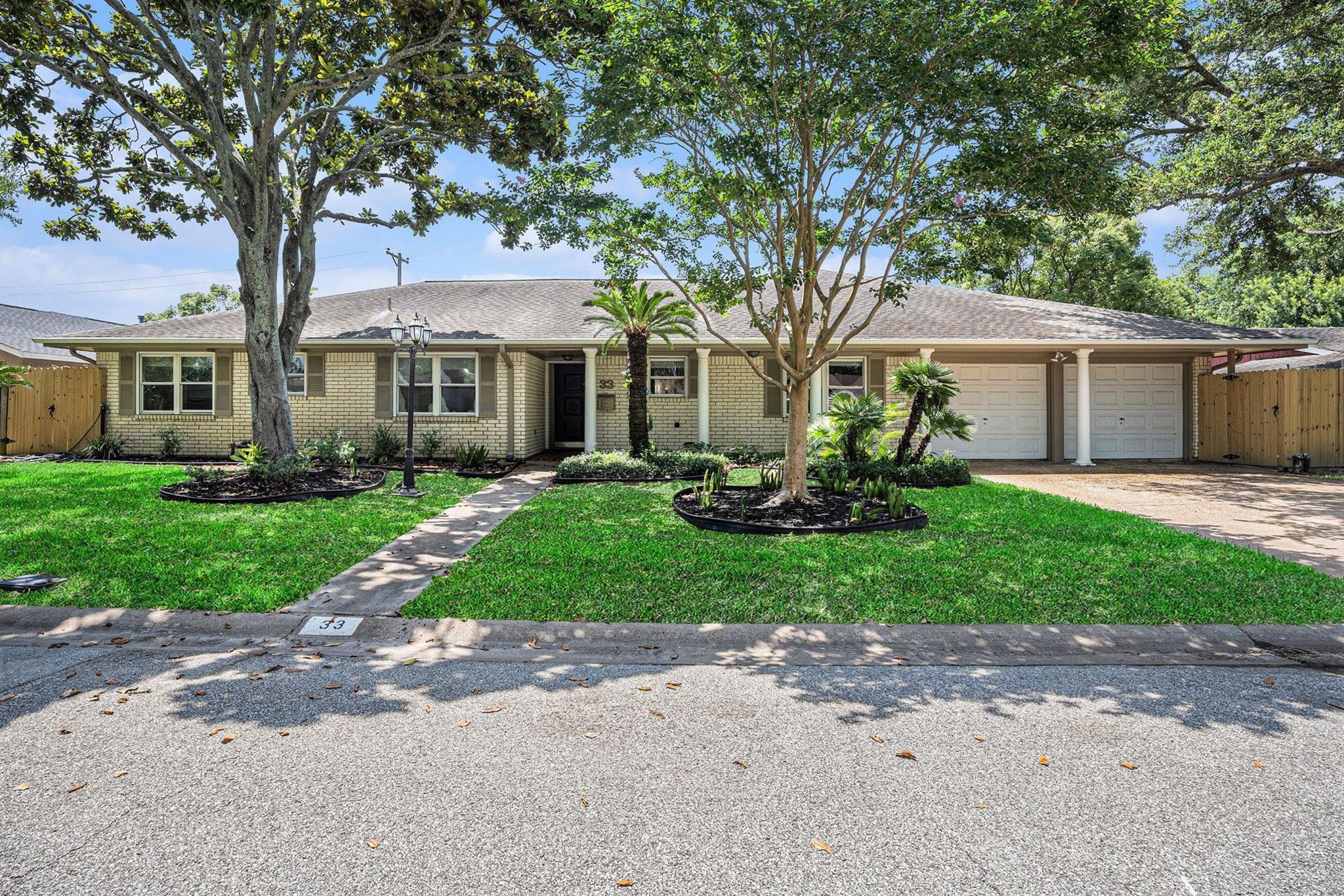 Maple Ln, Galveston, TX 77551