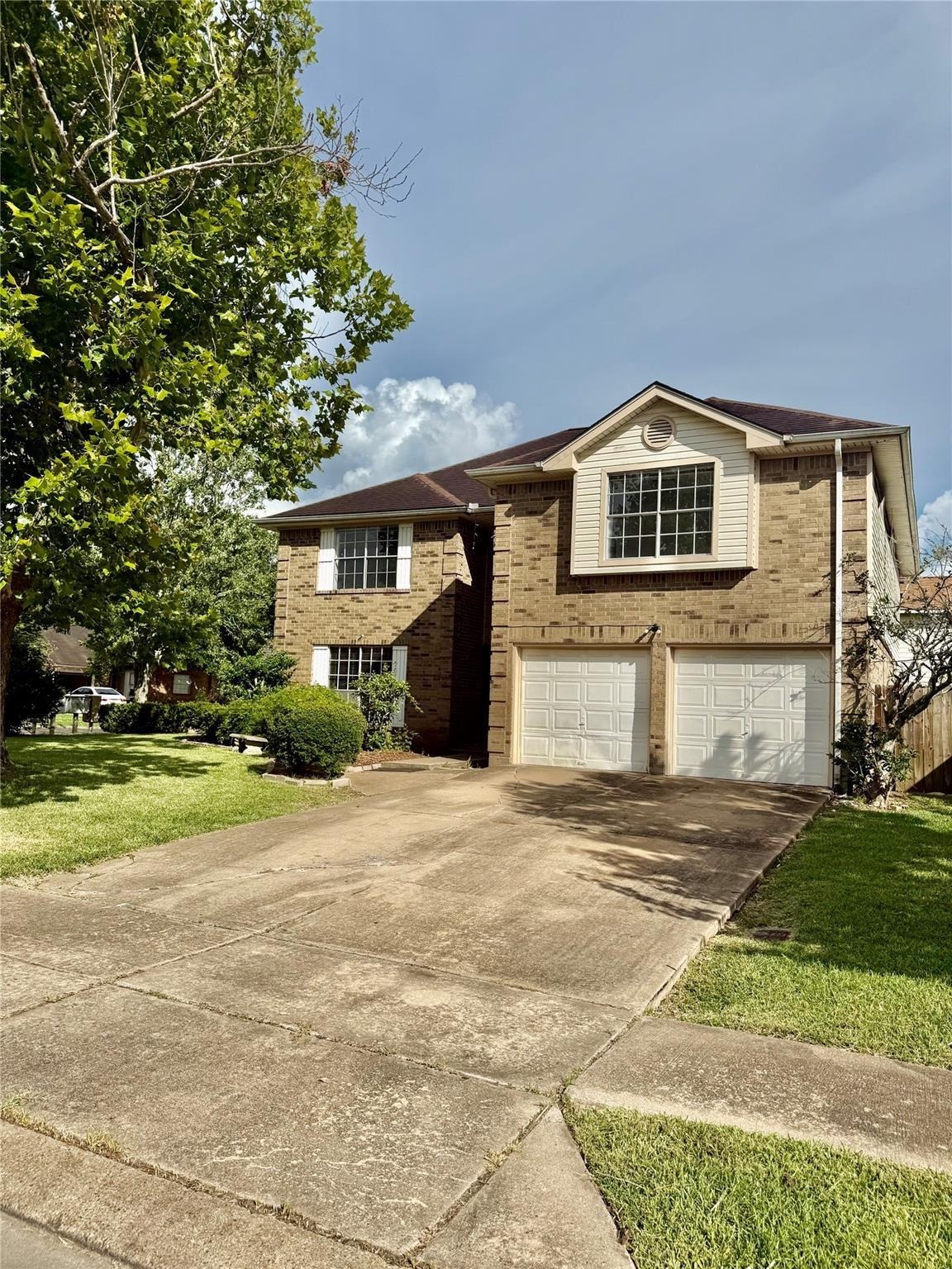 Almond Dr, Lake Jackson, TX 77566