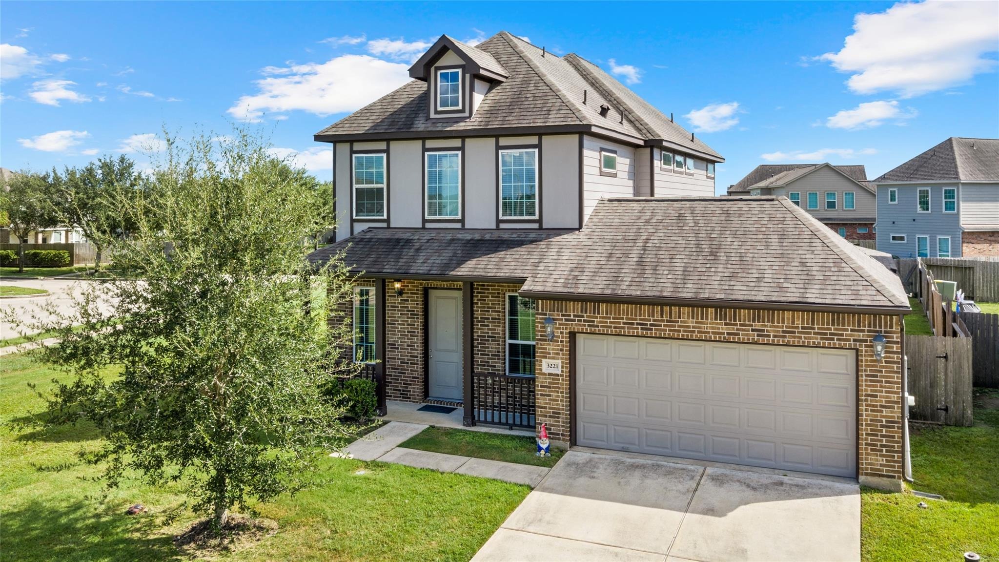 Pepper Stone Ct, Dickinson, TX 77539