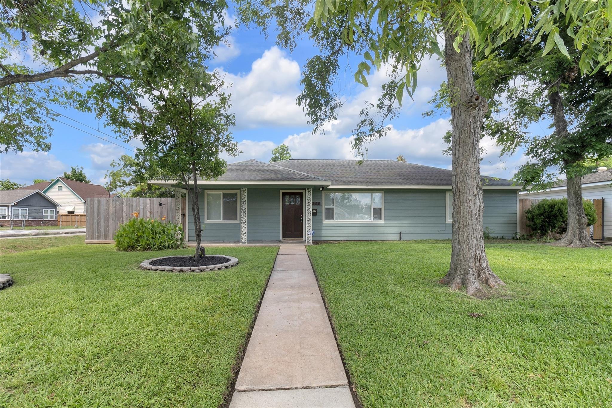 Robertson St, Houston, TX 77009