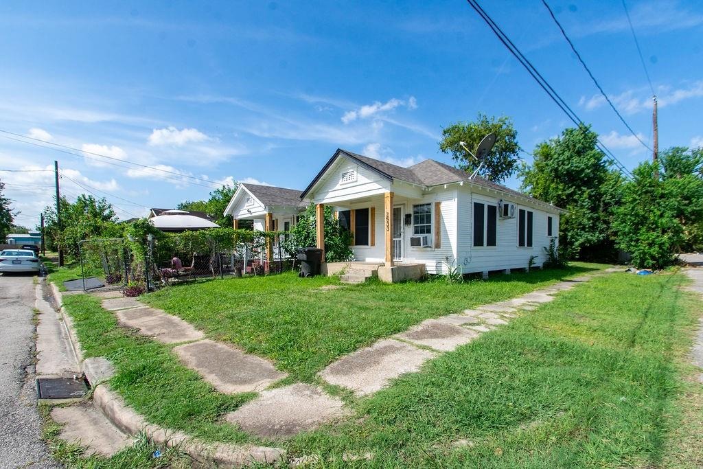 Jones St, Houston, TX 77026