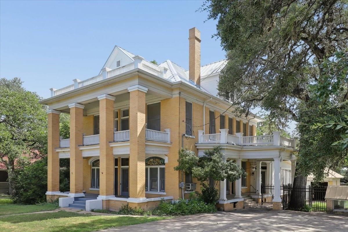 Main St, Lockhart, TX 78644