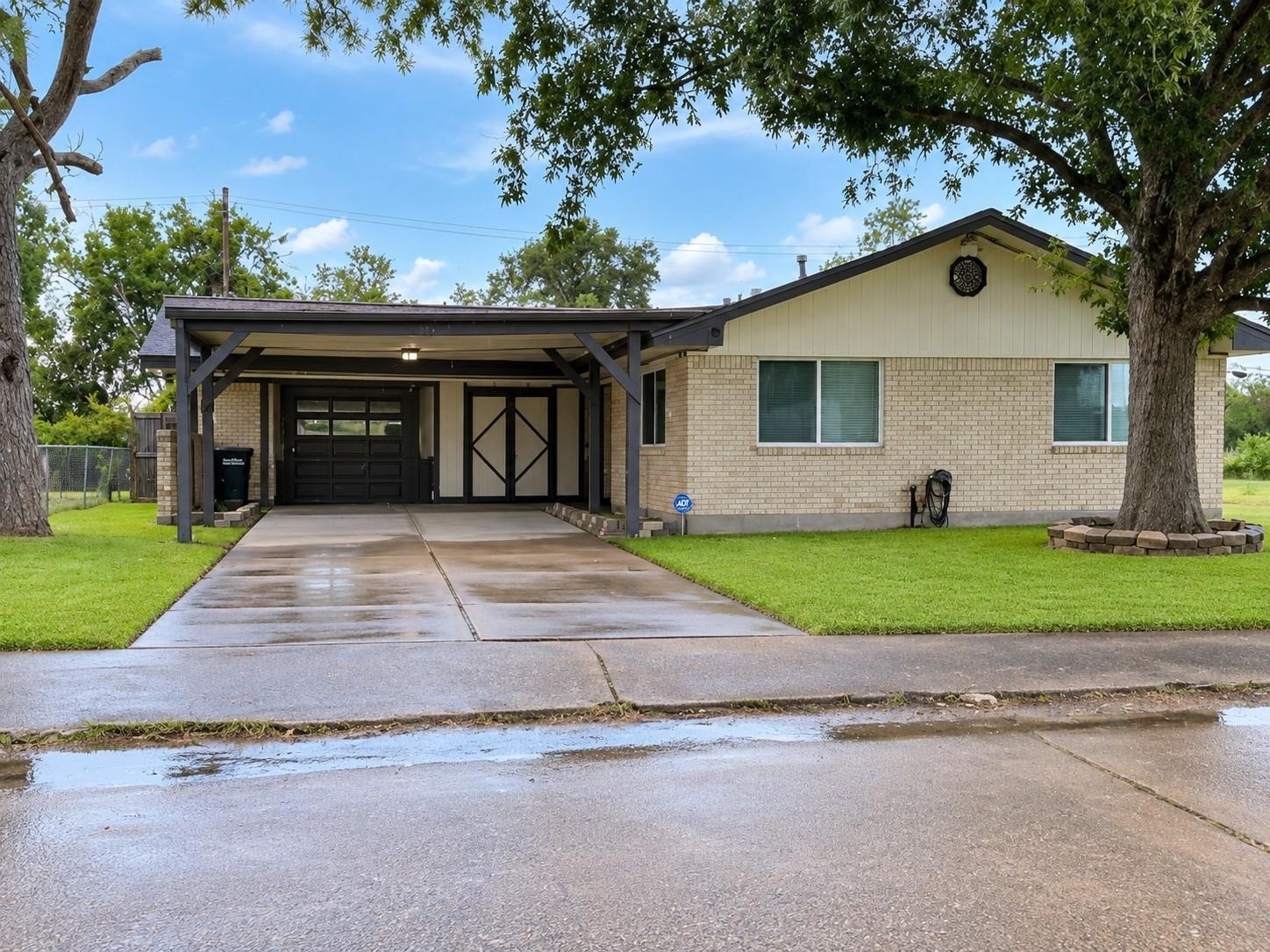 Idlewood Dr, Hitchcock, TX 77563