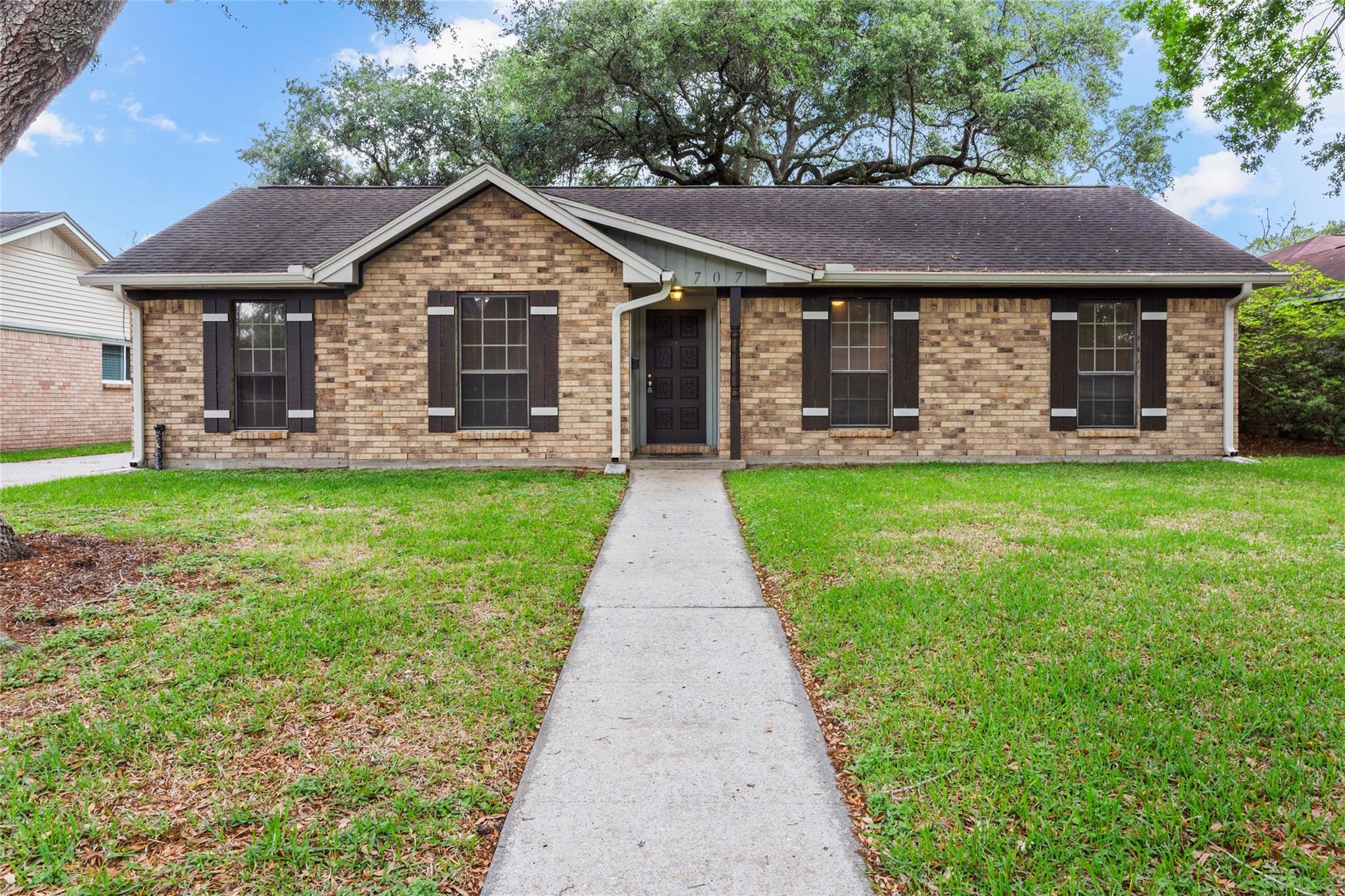 Briargrove Dr, Alvin, TX 77511