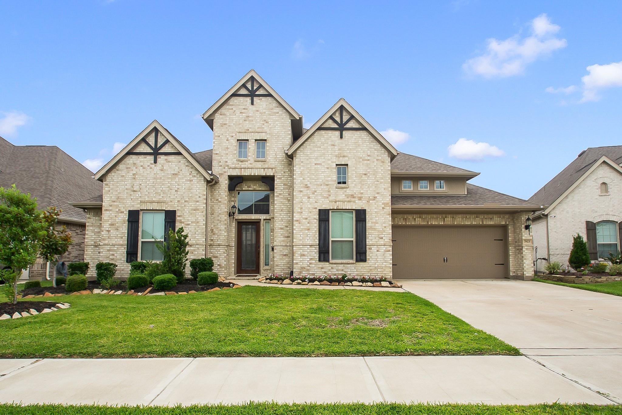 Leighton Trl, Pasadena, TX 77505