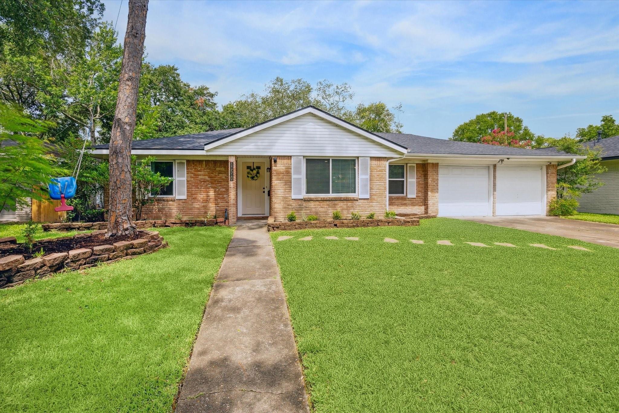 Mullins Dr, Houston, TX 77035