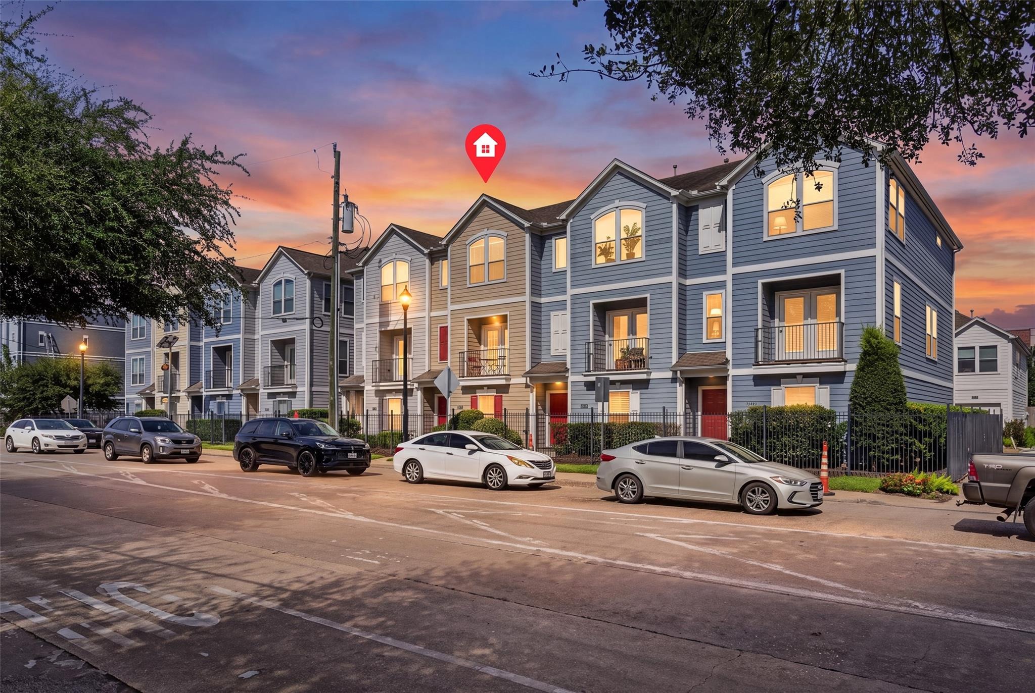 Chenevert St, Houston, TX 77004