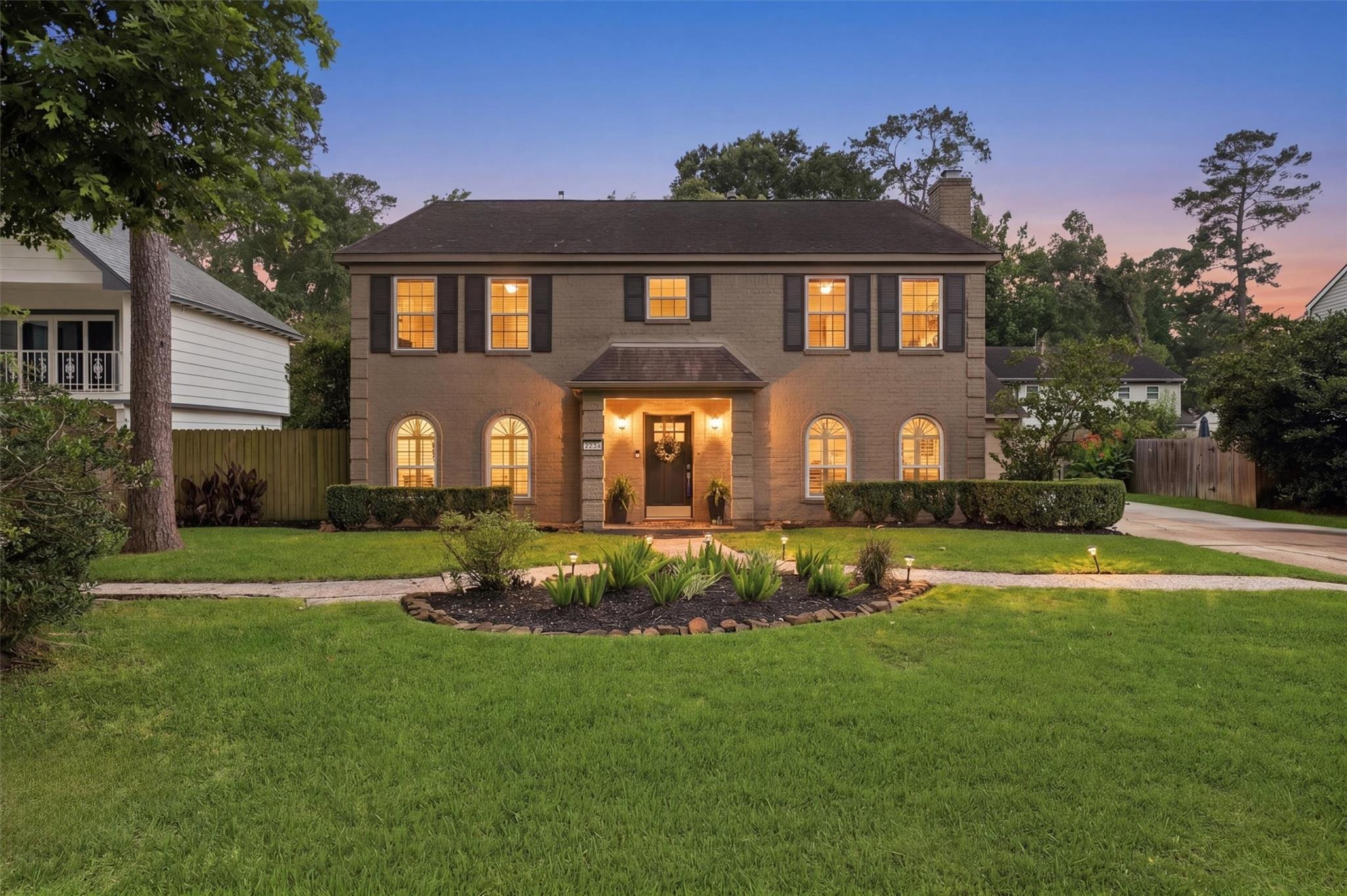Willow Point Dr, Kingwood, TX 77339