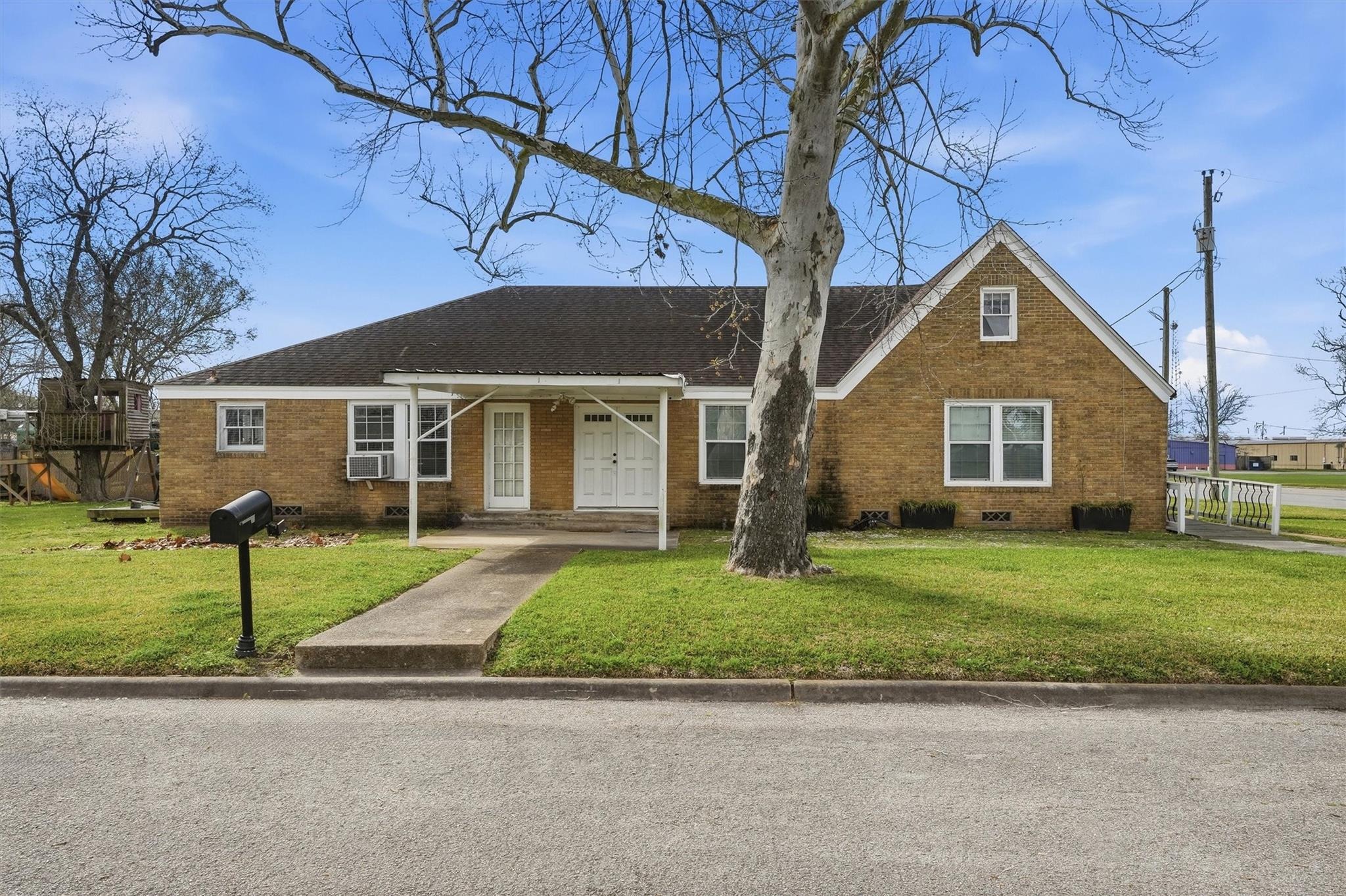 Velasco St, Angleton, TX 77515