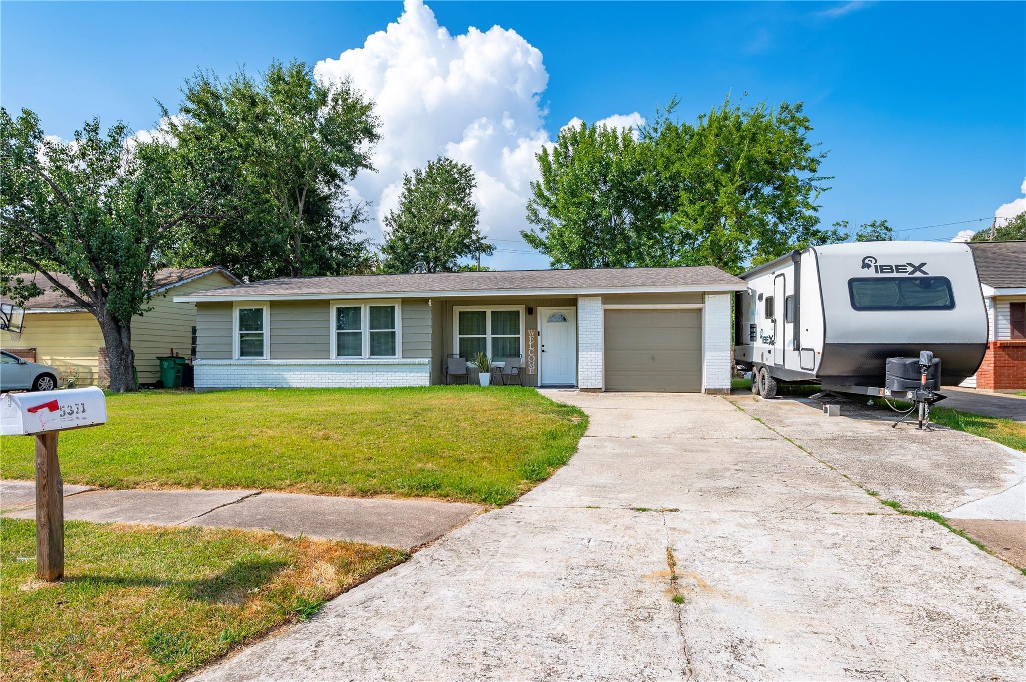Louise St, Baytown, TX 77521