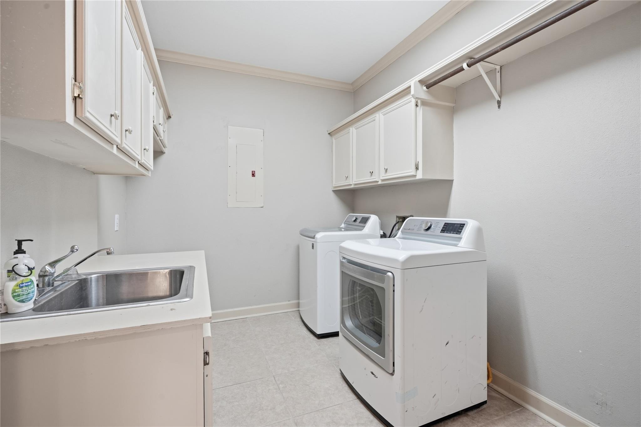 Bayou Crest Cir, Dickinson, TX 77539 #1