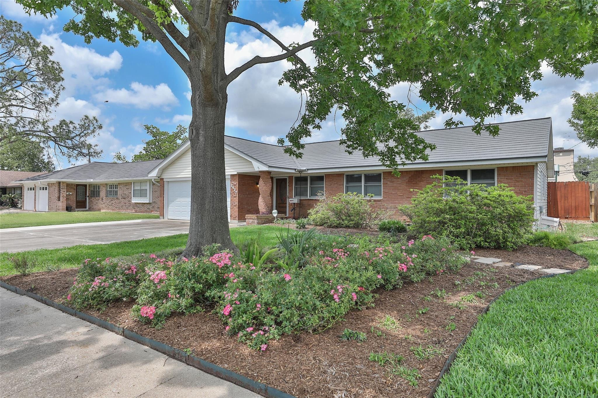 Willowby Dr, Houston, TX 77008