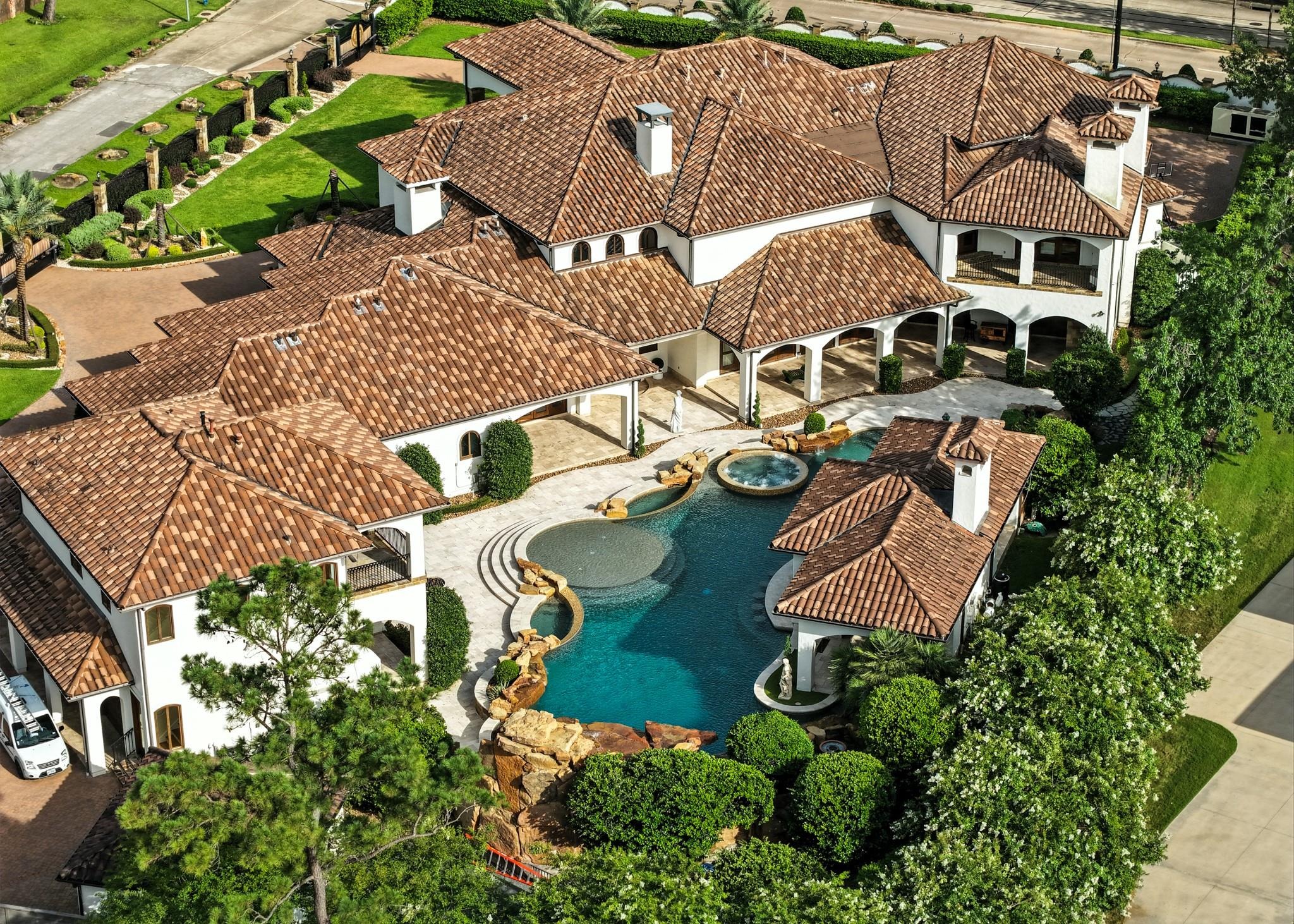 Friar Tuck Ln, Houston, TX 77024