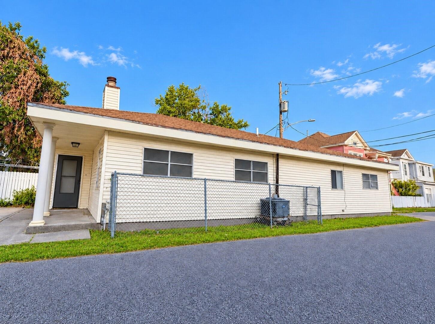 24th St, Galveston, TX 77550