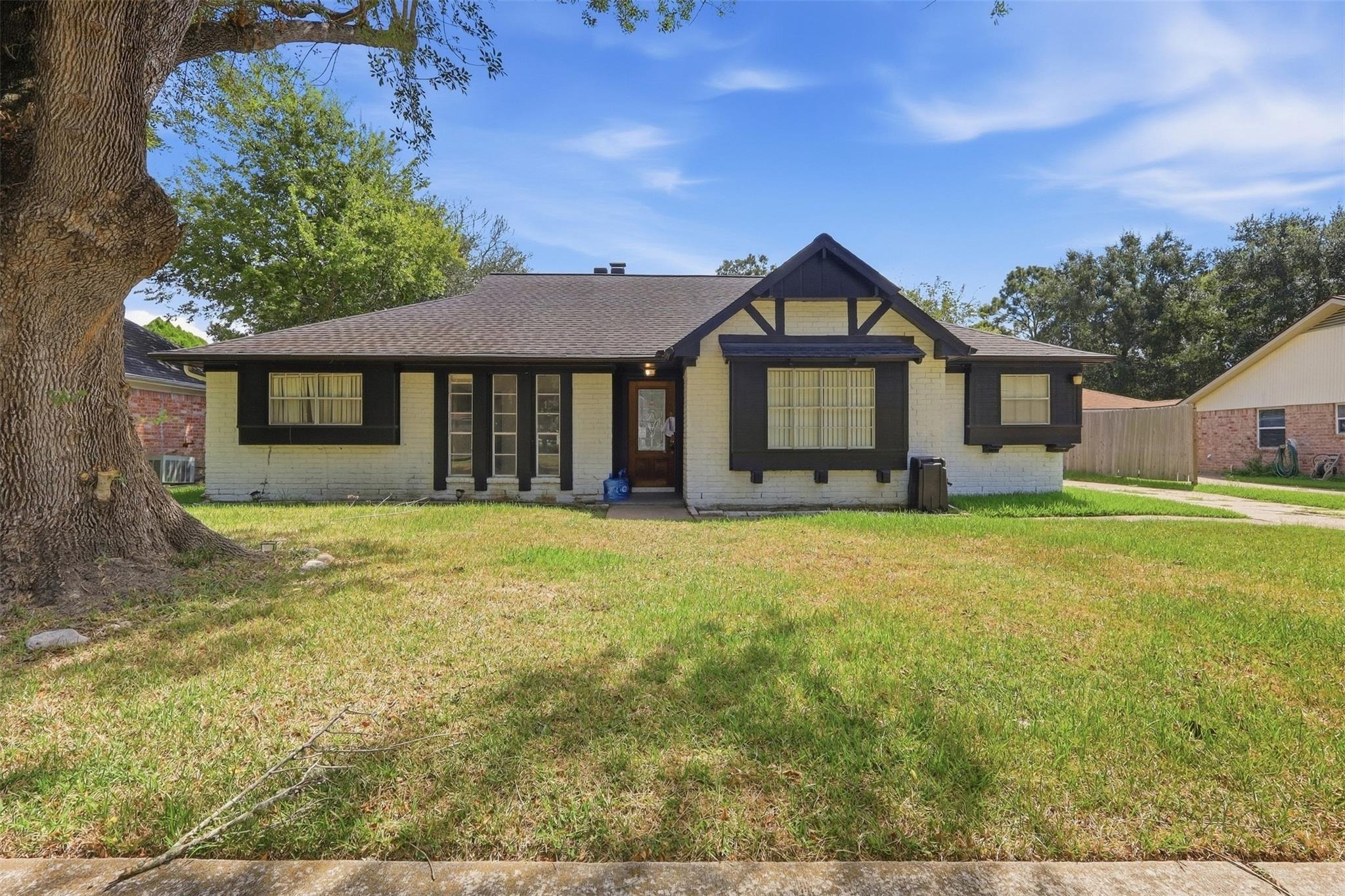Dawn Hill Dr, Friendswood, TX 77546
