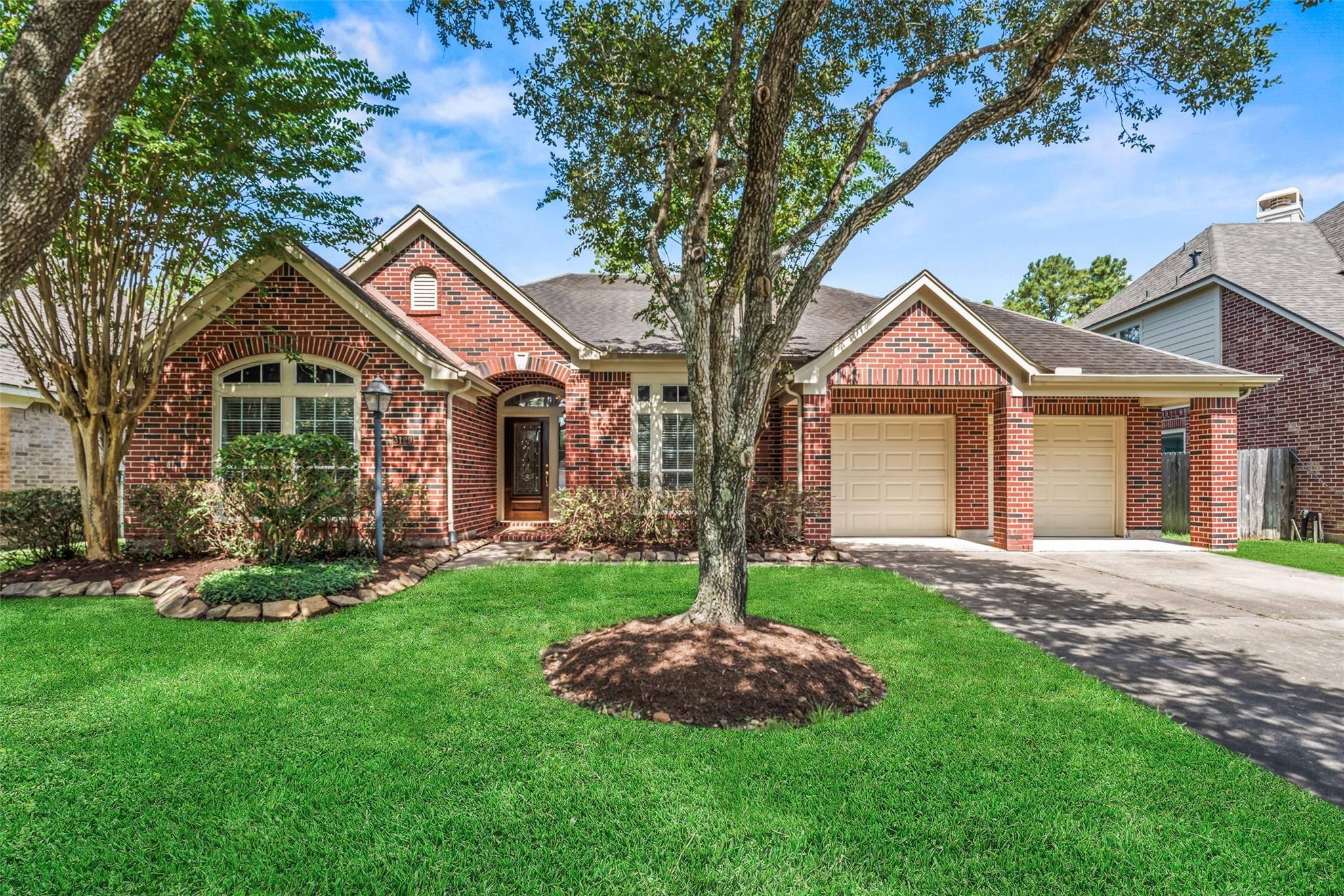 Red Maple Dr, Friendswood, TX 77546
