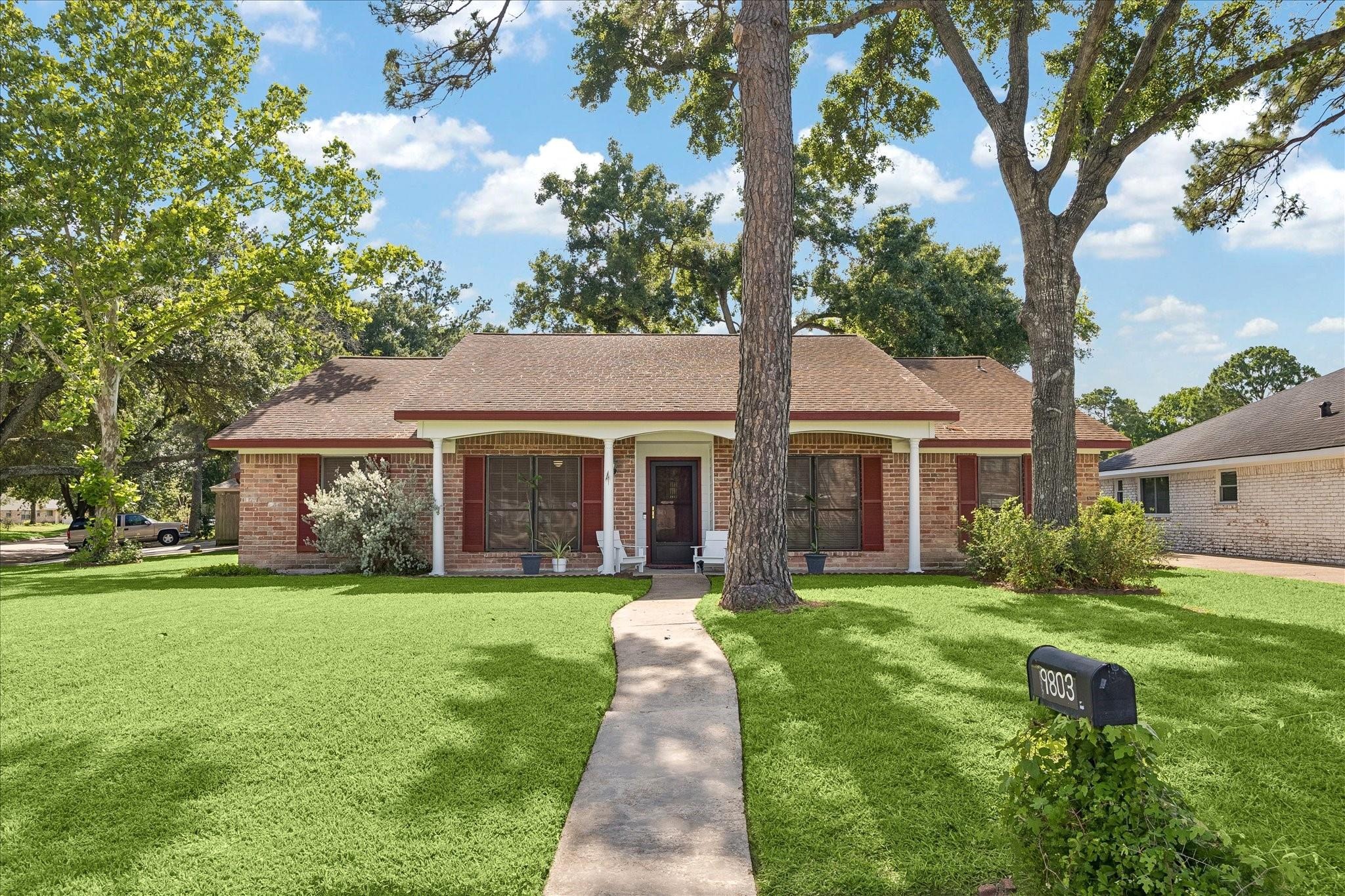 Rocktree Dr, Houston, TX 77040