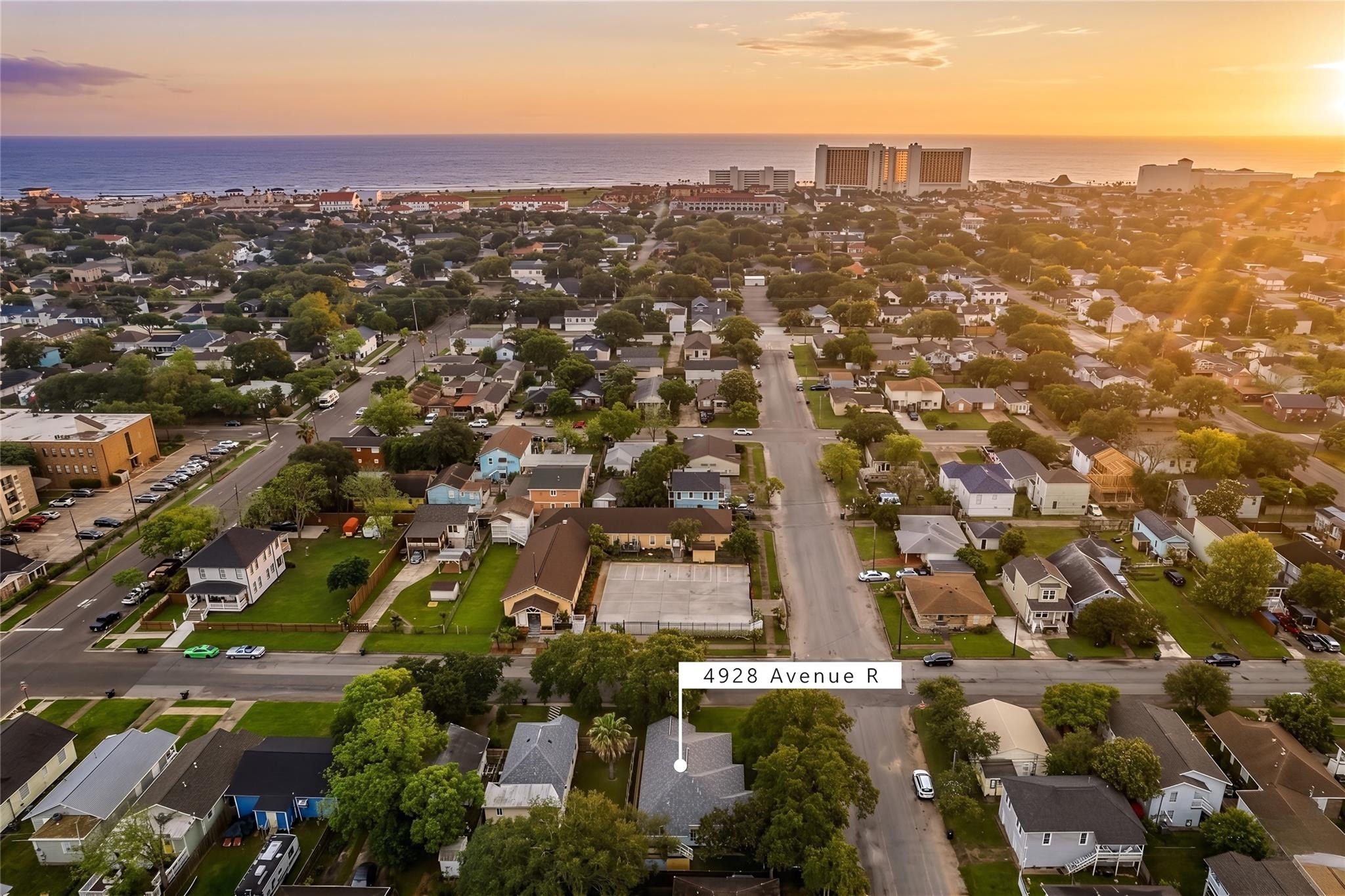 Avenue R , Galveston, TX 77551