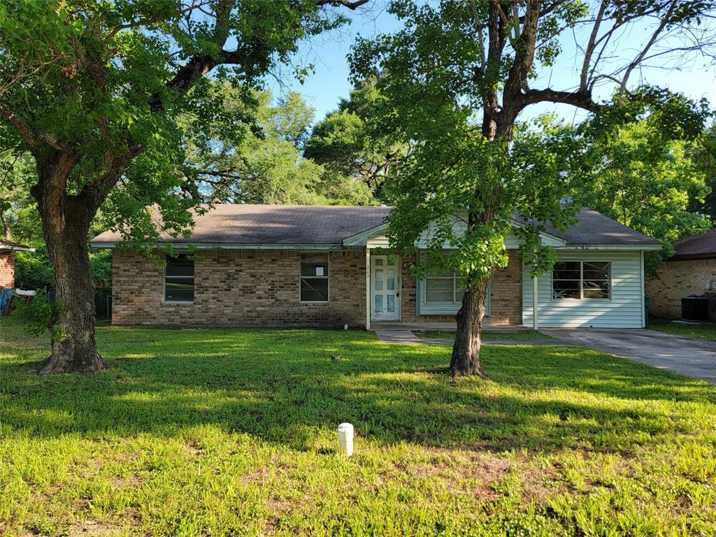 Forest Dr, Willis, TX 77378