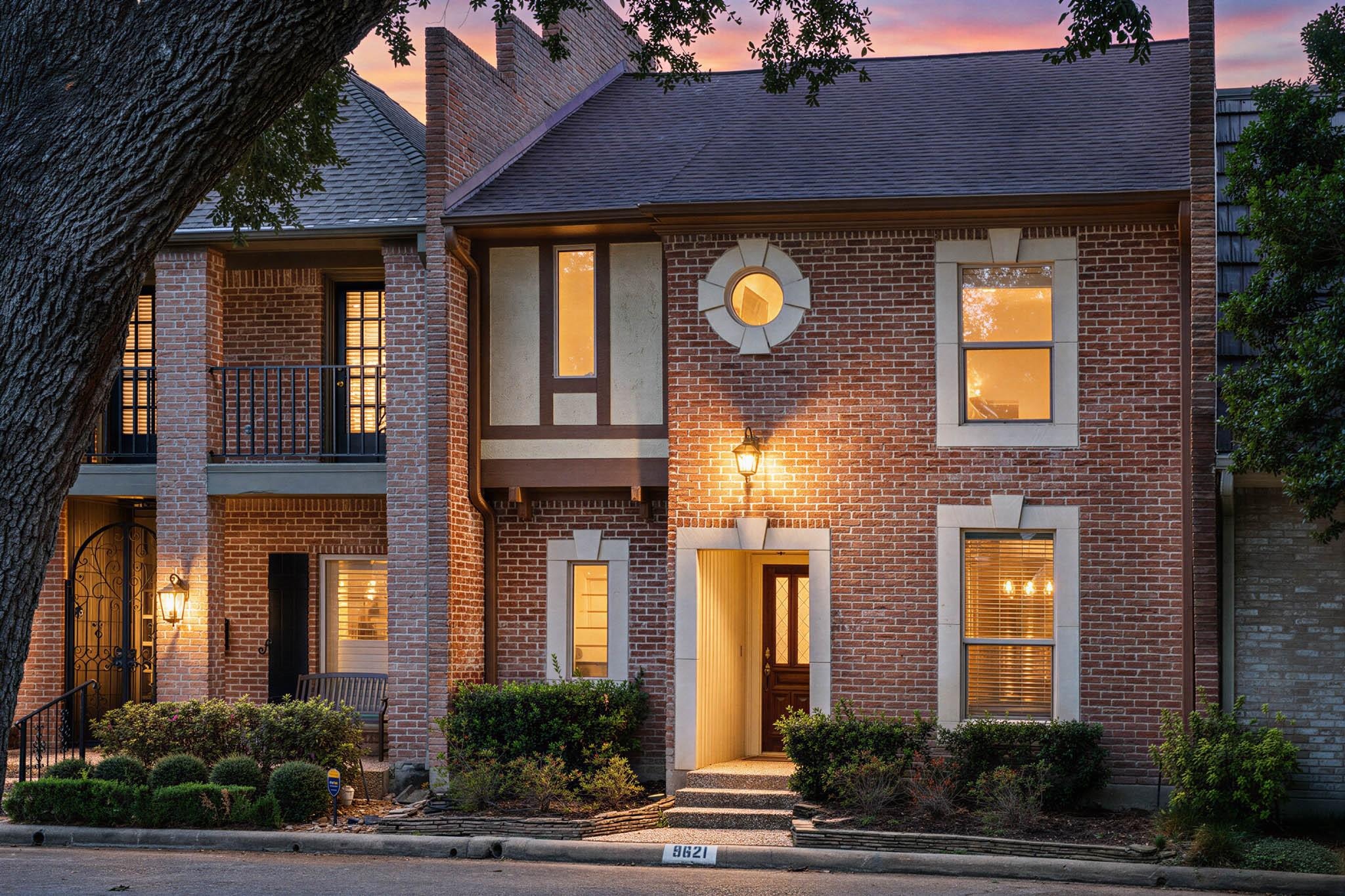 Longmont Dr, Houston, TX 77063