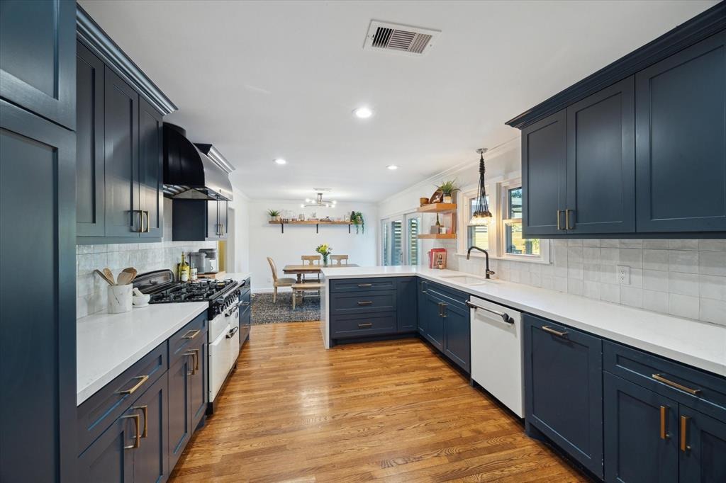 Randwick Dr, Houston, TX 77092