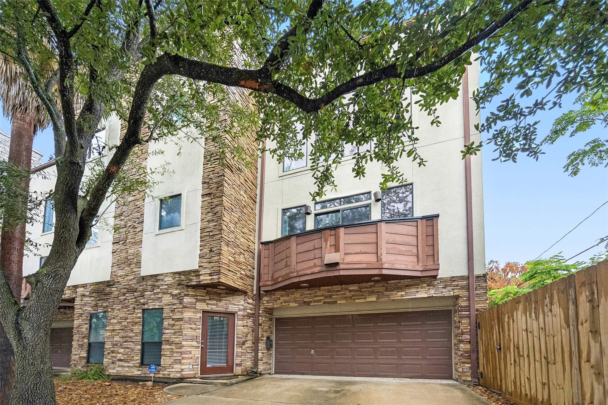 Stanford St, Houston, TX 77006