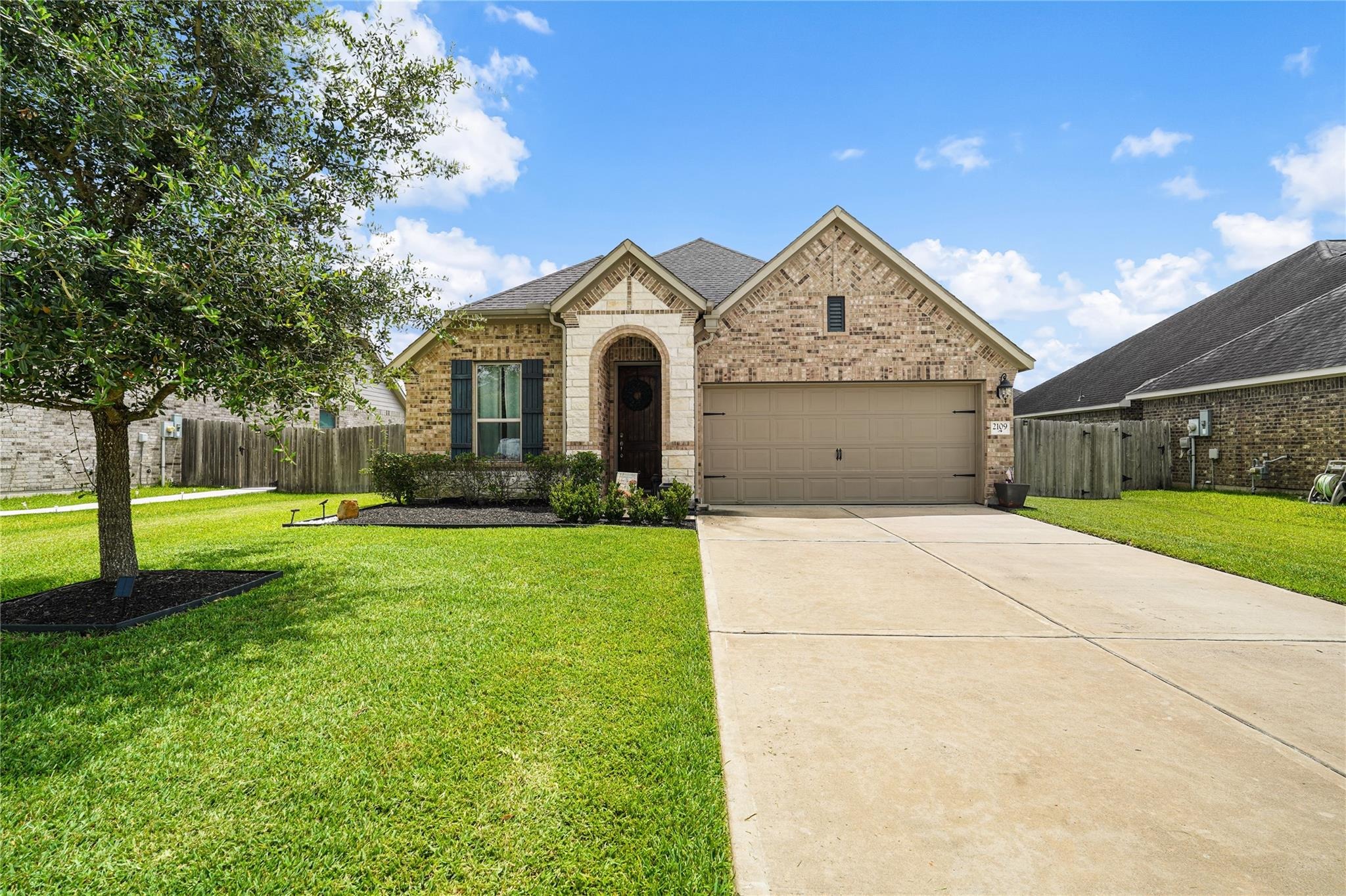 Hickory Valley Ct, Pearland, TX 77581
