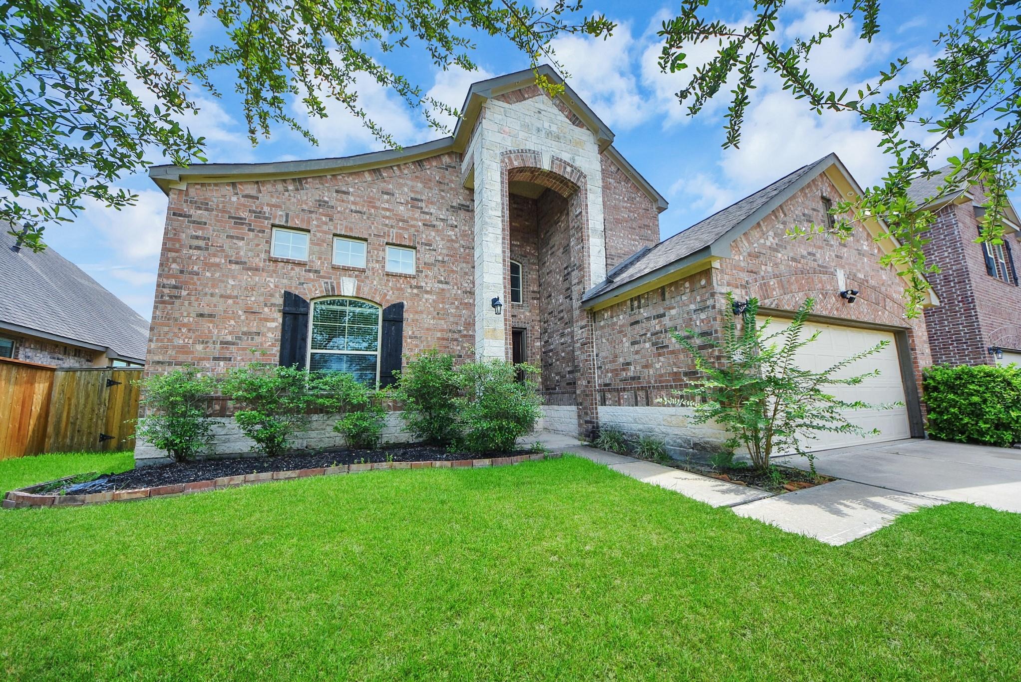 Julie Meadows Ln, Humble, TX 77396
