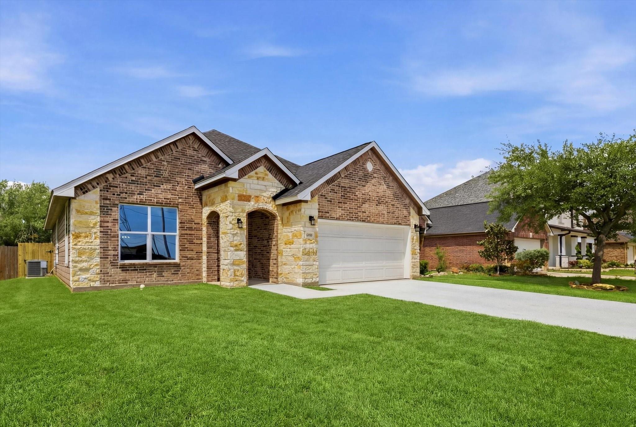 Meadow Dr, Deer Park, TX 77536