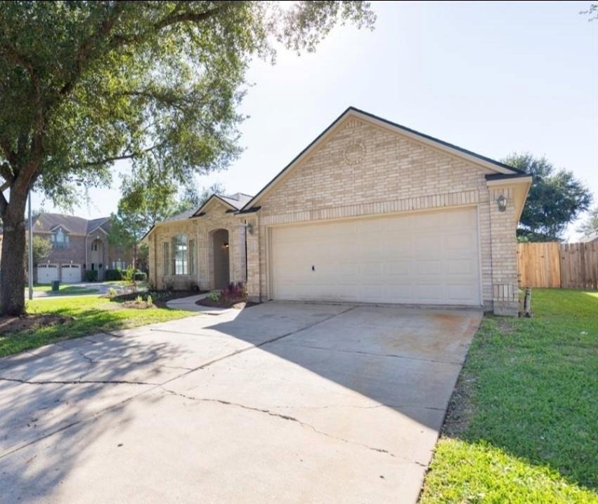 Maple Hollow Dr, Sugar Land, TX 77498