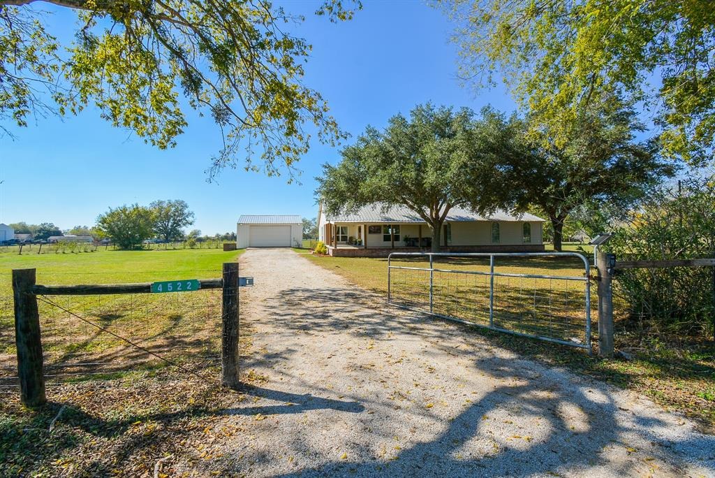 Gainsborough Dr, Brookshire, TX 77423