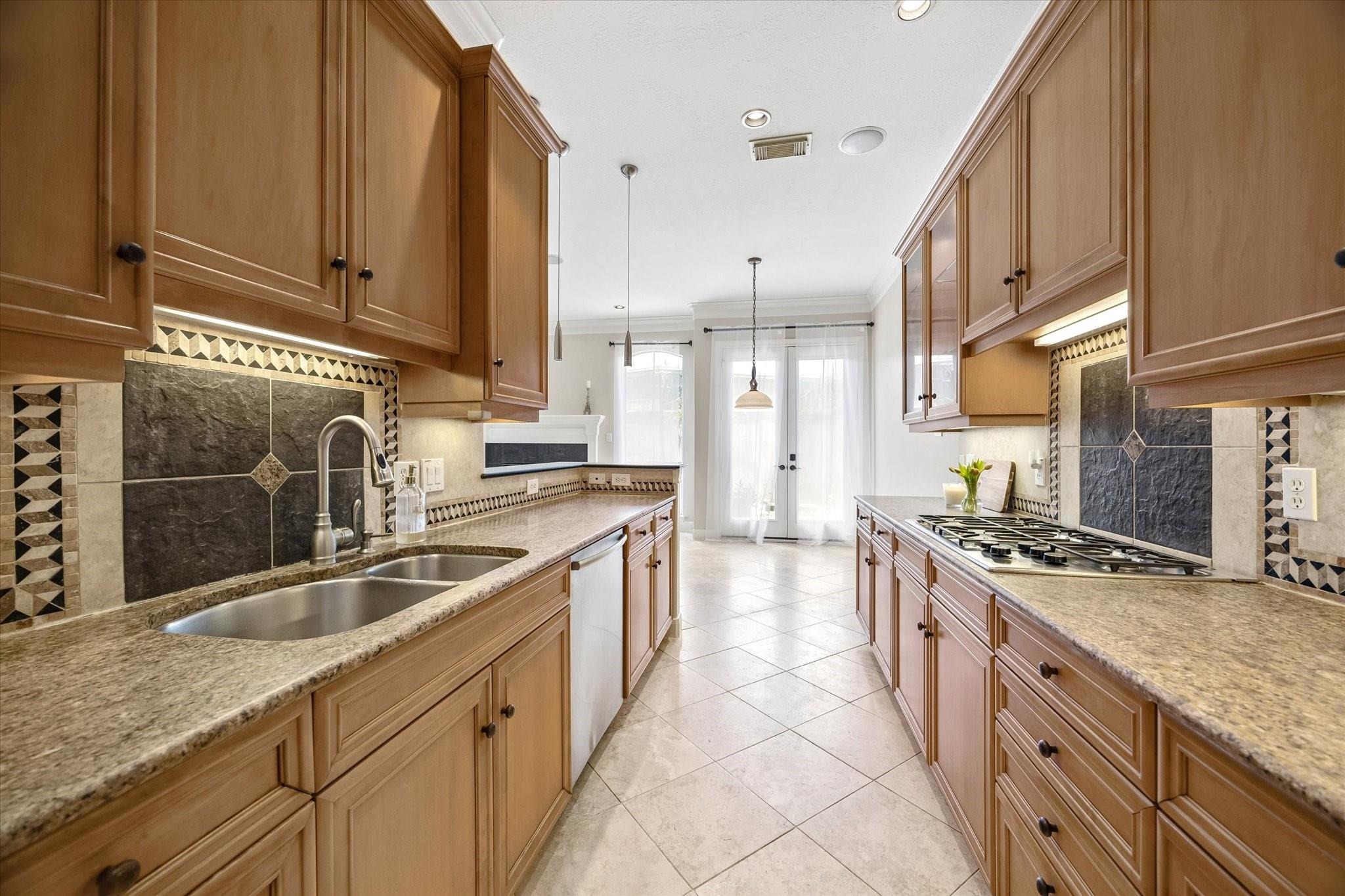 Sutherland Sq, Houston, TX 77081 #1