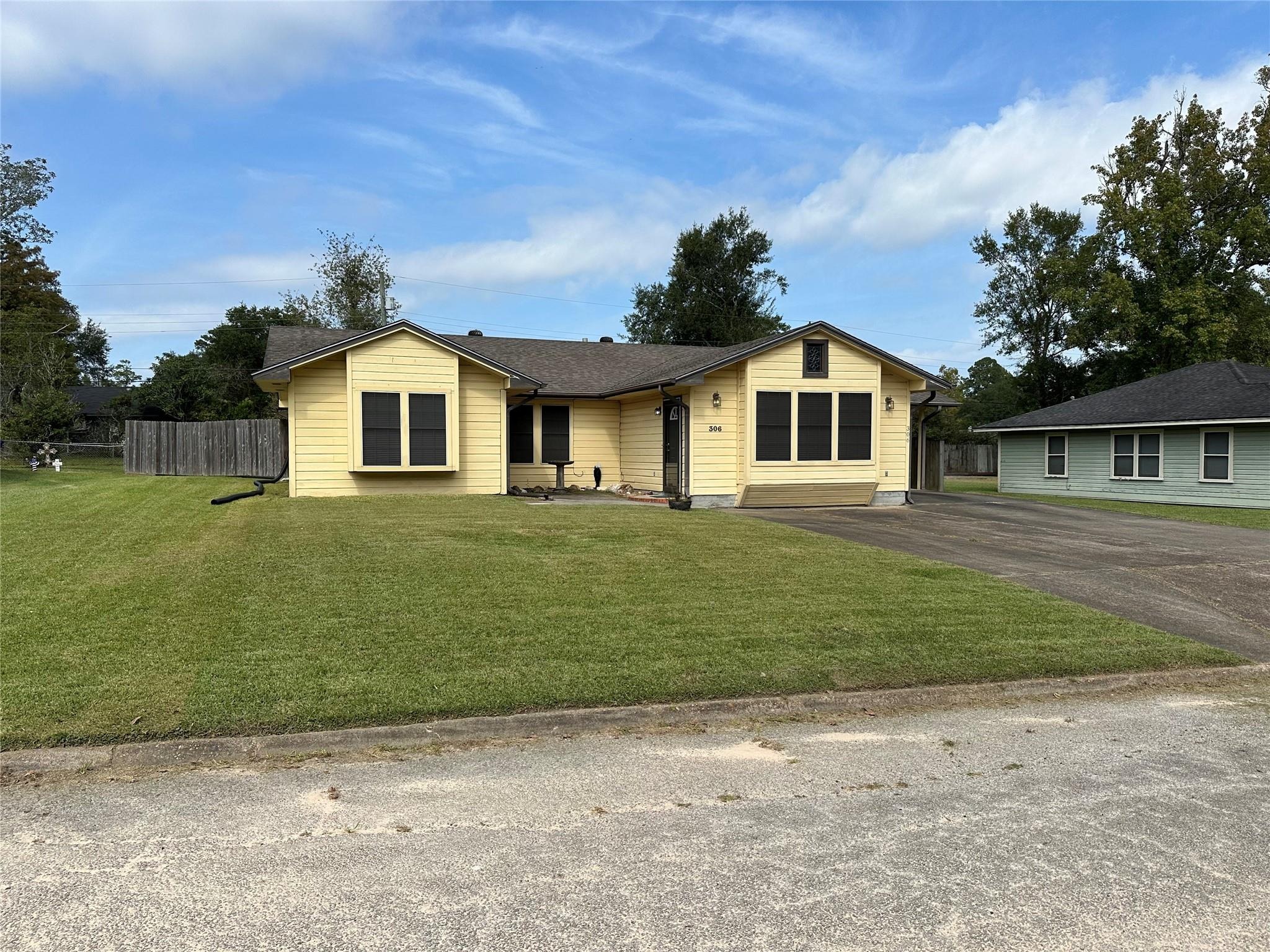 Liveoak St, Silsbee, TX 77656