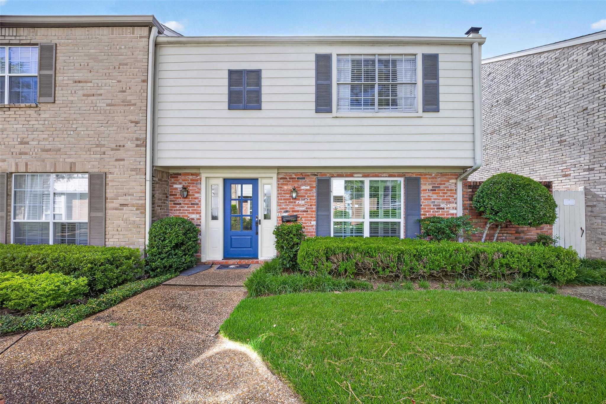 Huntingwick Dr, Houston, TX 77024