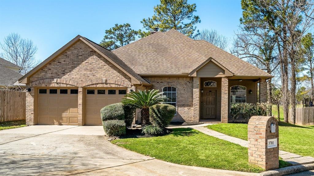 Sunset Cir, Montgomery, TX 77356