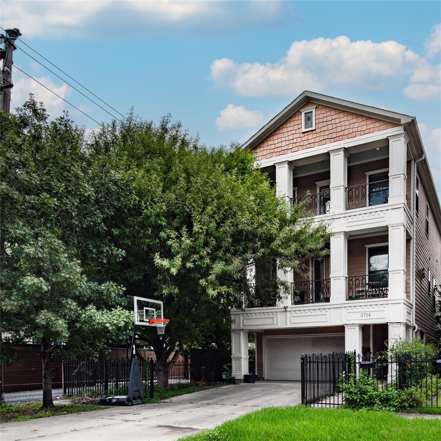 Nicholson St, Houston, TX 77008
