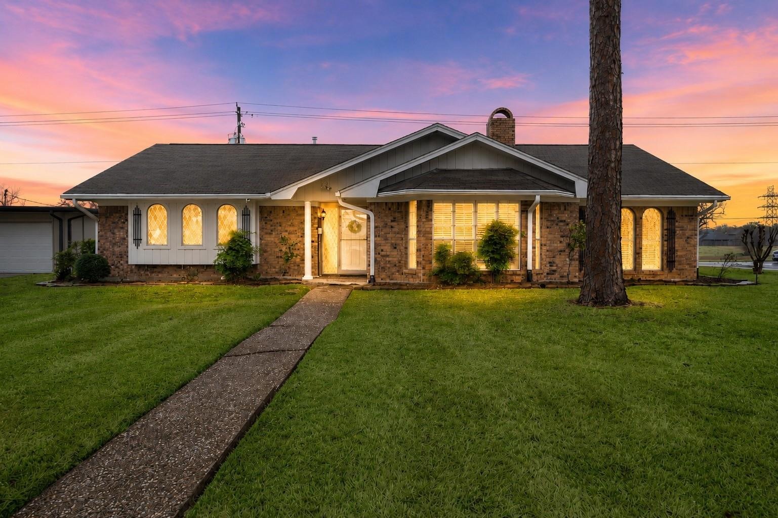 Goose Creek Dr, Baytown, TX 77521