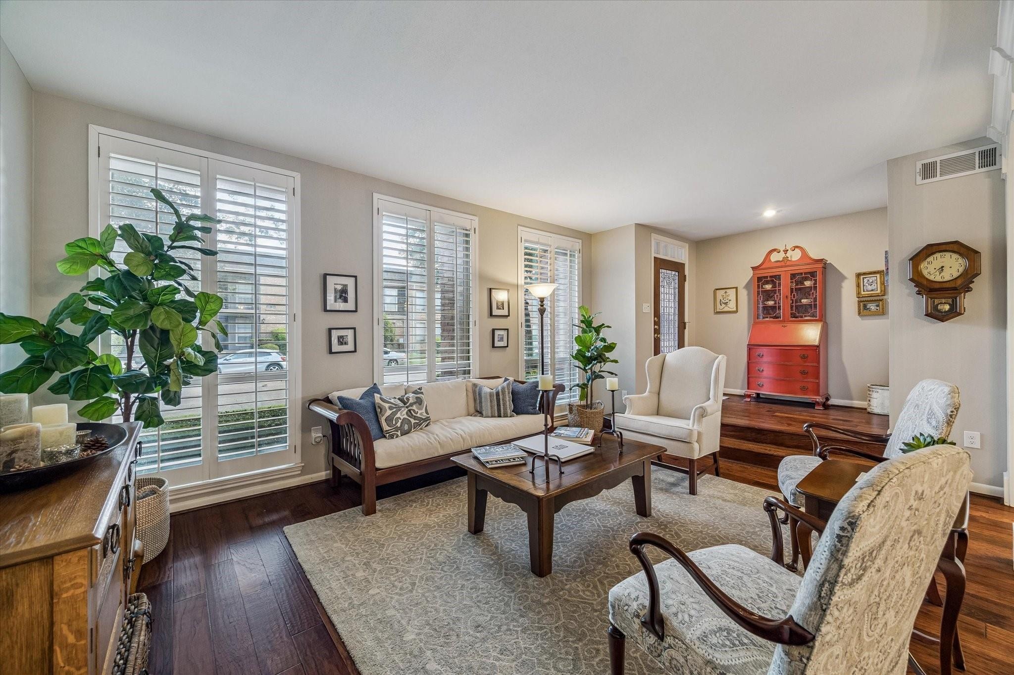 Valley Forge Dr, Houston, TX 77057 #1