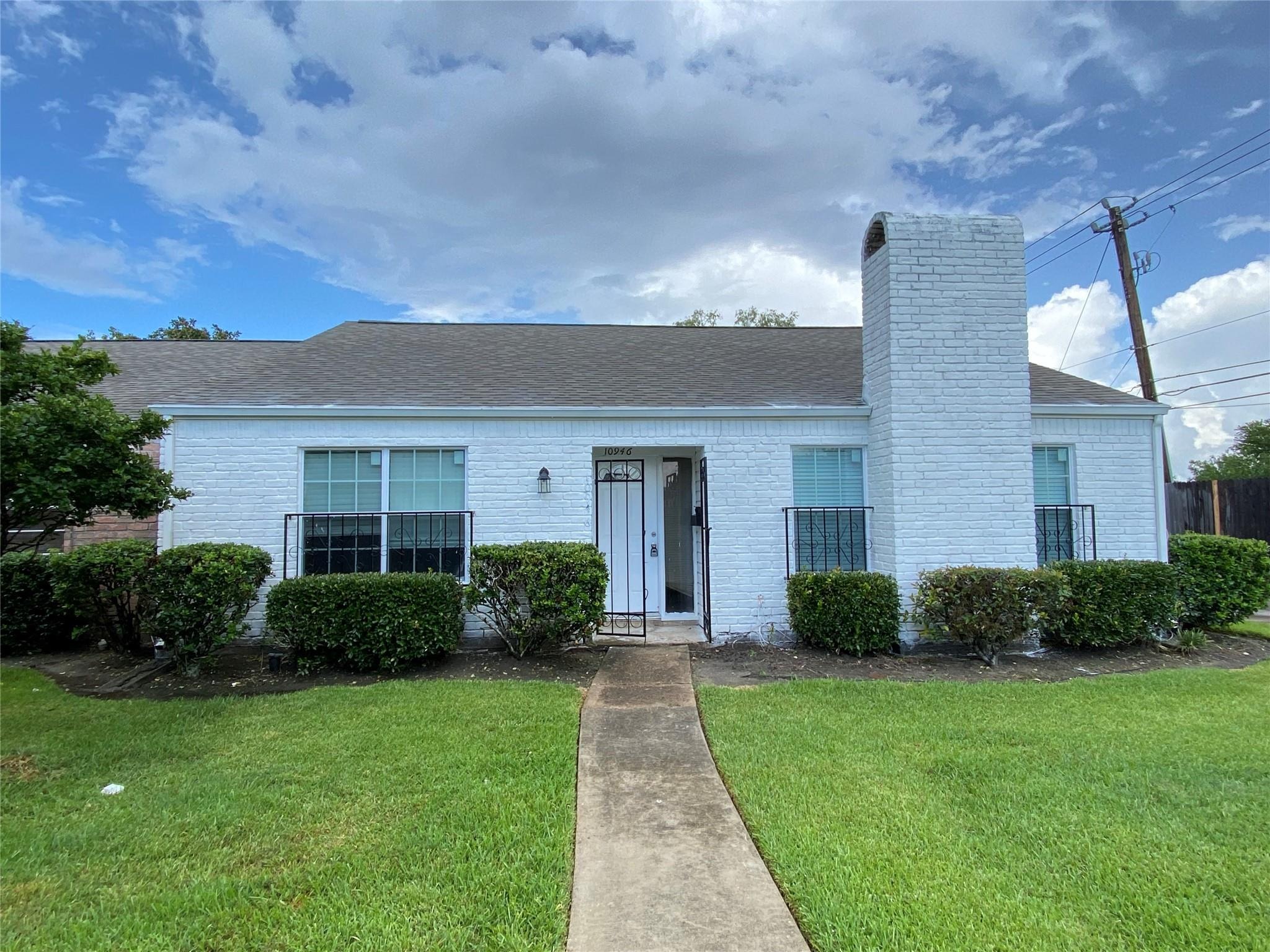 Bexley Dr, Houston, TX 77099